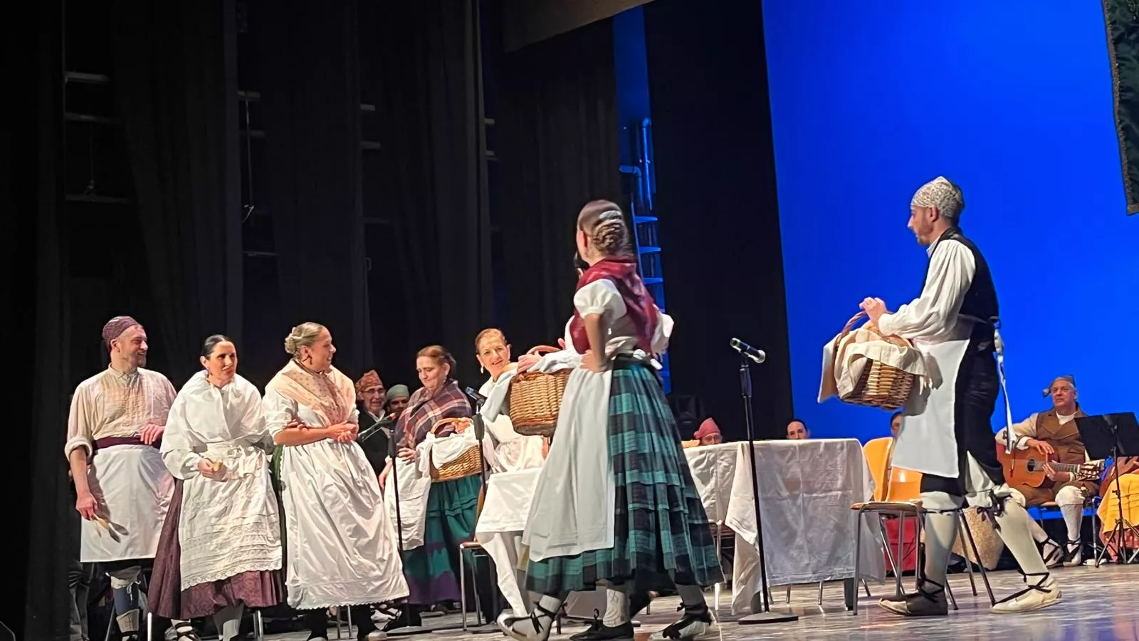 Gala de colofón del 70 aniversario de la Asociación Folklórica Santa Cecilia e inicio de sus fiestas. Foto Mercedes Manterola
