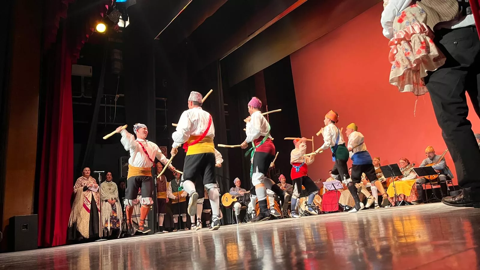 Gala de colofón del 70 aniversario de la Asociación Folklórica Santa Cecilia e inicio de sus fiestas. Foto Mercedes Manterola