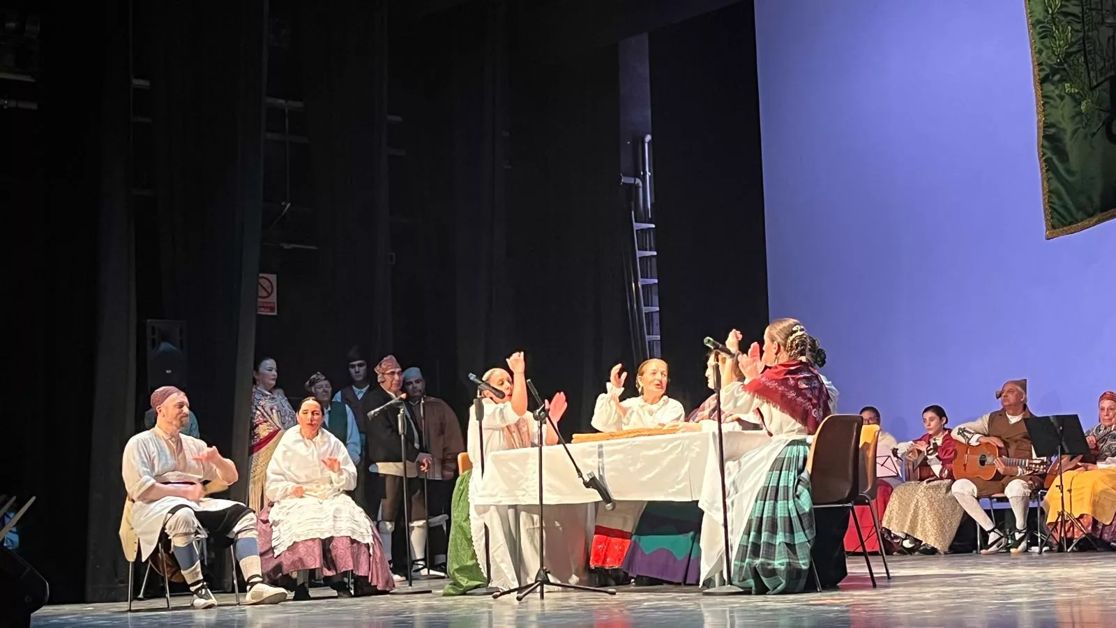 Gala de colofón del 70 aniversario de la Asociación Folklórica Santa Cecilia e inicio de sus fiestas. Foto Mercedes Manterola