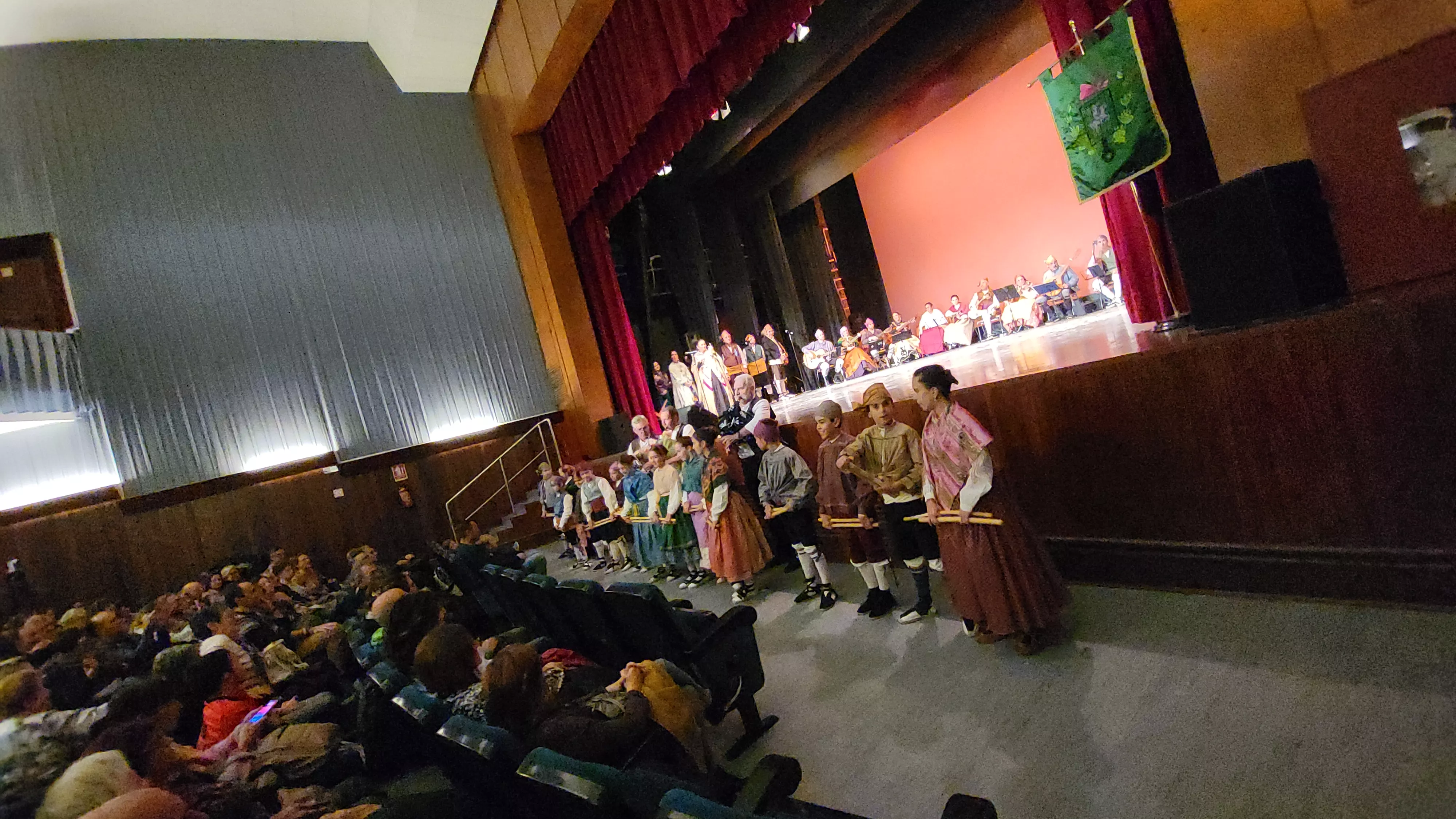 Gala de colofón del 70 aniversario de la Asociación Folklórica Santa Cecilia e inicio de sus fiestas. Foto Mercedes Manterola