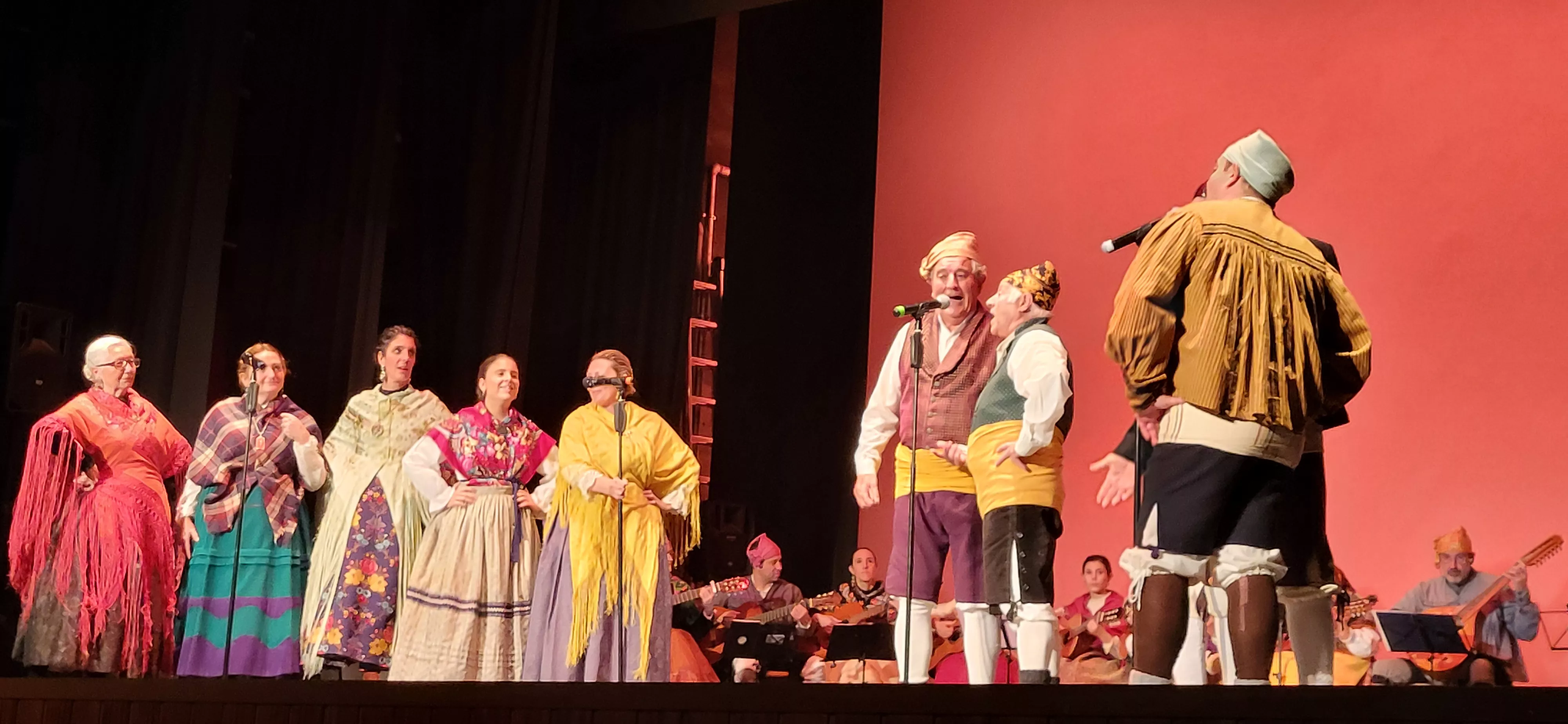Gala de colofón del 70 aniversario de la Asociación Folklórica Santa Cecilia e inicio de sus fiestas. Foto Mercedes Manterola