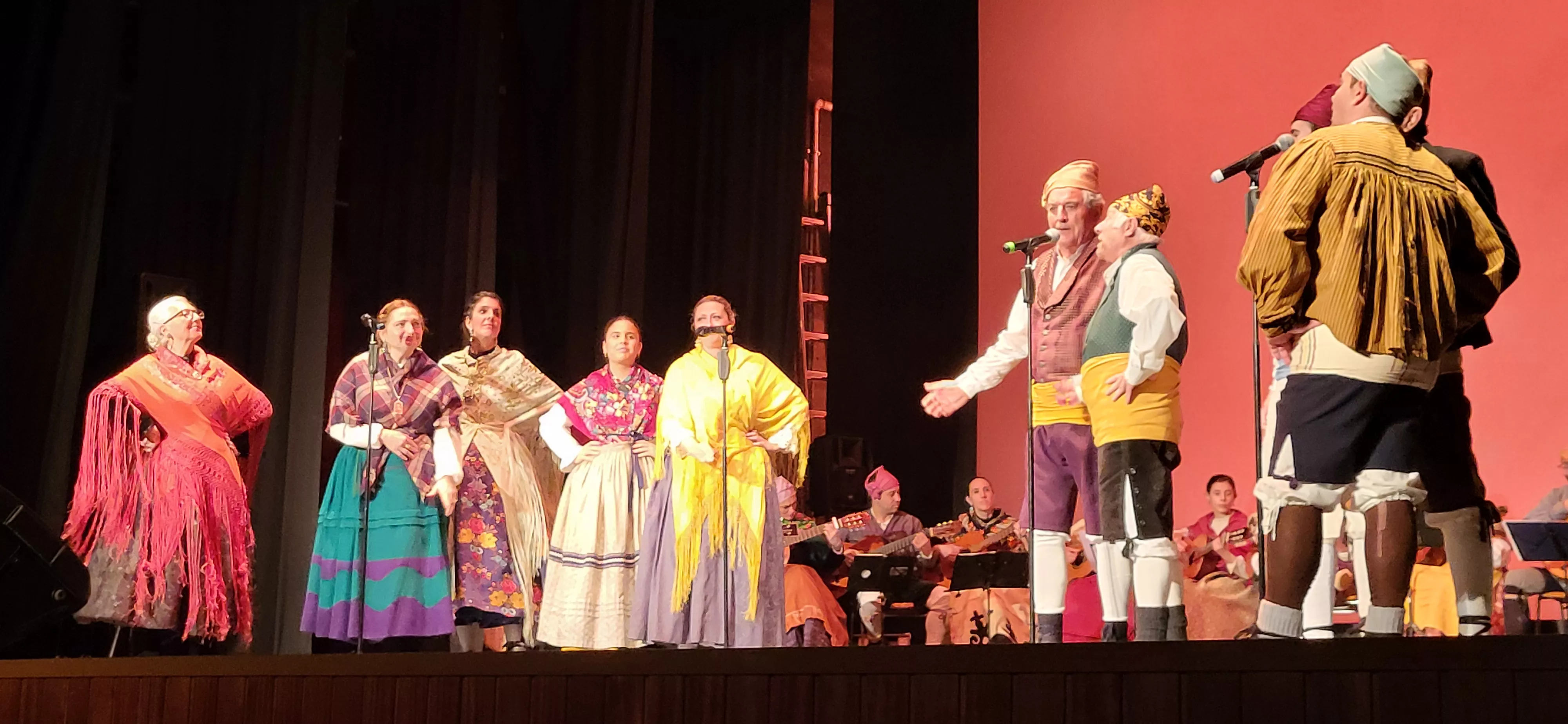 Gala de colofón del 70 aniversario de la Asociación Folklórica Santa Cecilia e inicio de sus fiestas. Foto Mercedes Manterola