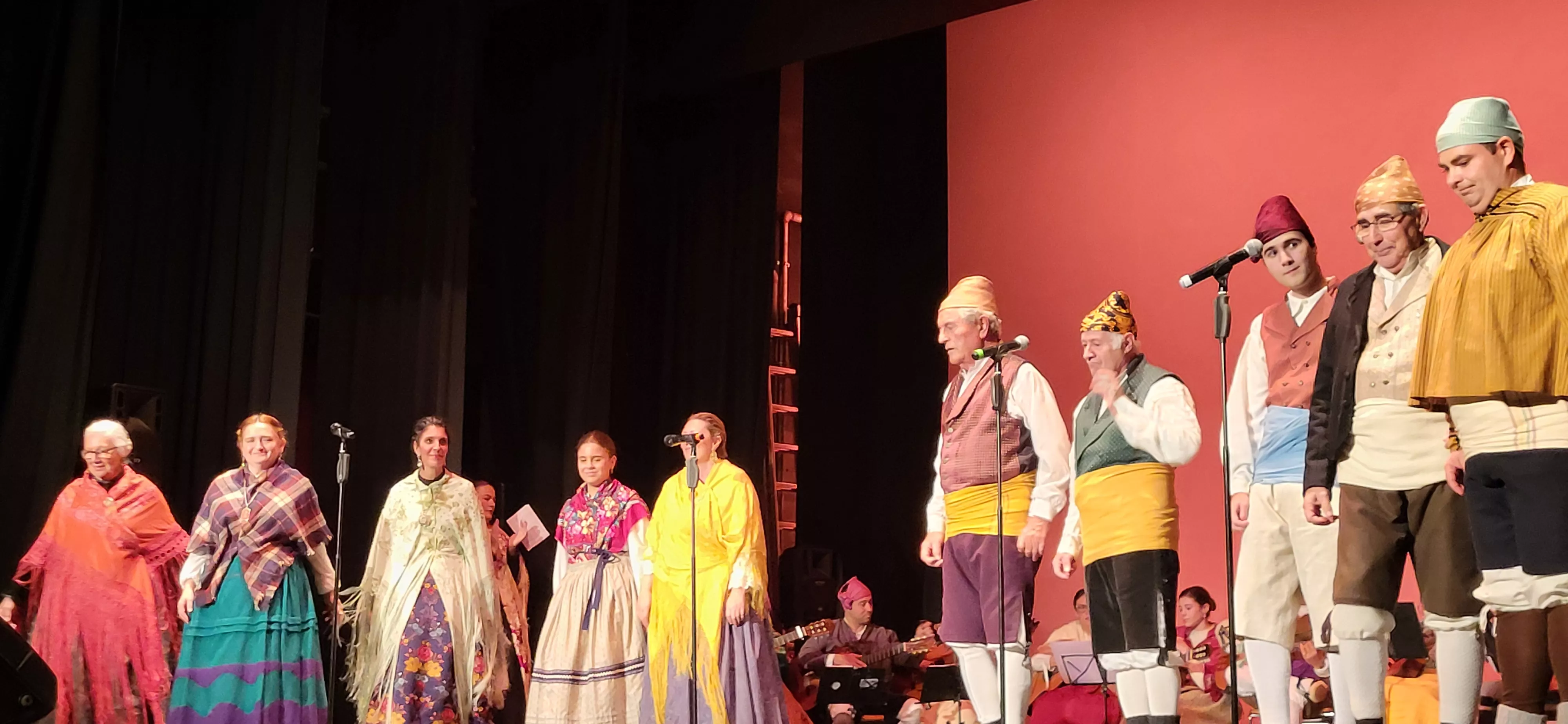 Gala de colofón del 70 aniversario de la Asociación Folklórica Santa Cecilia e inicio de sus fiestas. Foto Mercedes Manterola