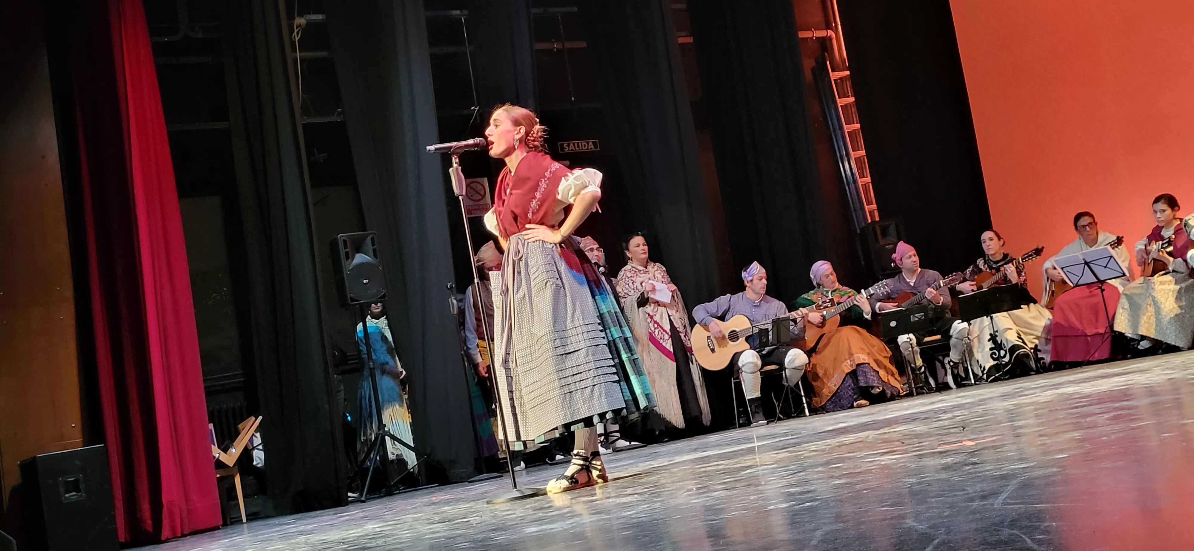 Gala de colofón del 70 aniversario de la Asociación Folklórica Santa Cecilia e inicio de sus fiestas. Foto Mercedes Manterola