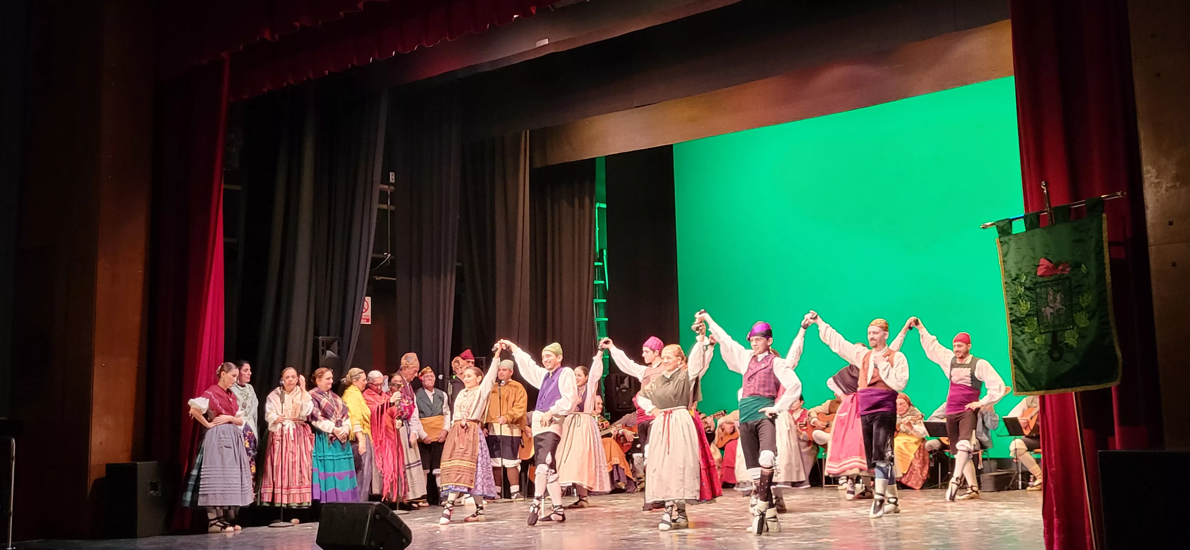 Gala de colofón del 70 aniversario de la Asociación Folklórica Santa Cecilia e inicio de sus fiestas. Foto Mercedes Manterola