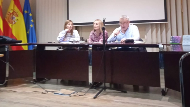 Mesa que ha presidido el encuentro vecinal Mesa que ha presidido el encuentro vecinal