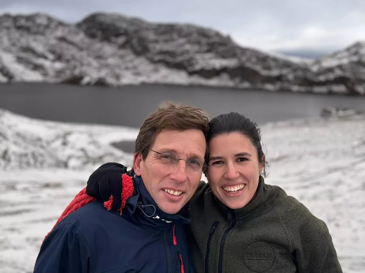 El alcalde de Madrid con su esposa en el Ibón de Estanés