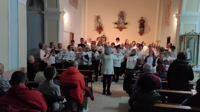 El Coro Arcadia en la iglesia de Sasa del Abadiado El Coro Arcadia en la iglesia de Sasa del Abadiado