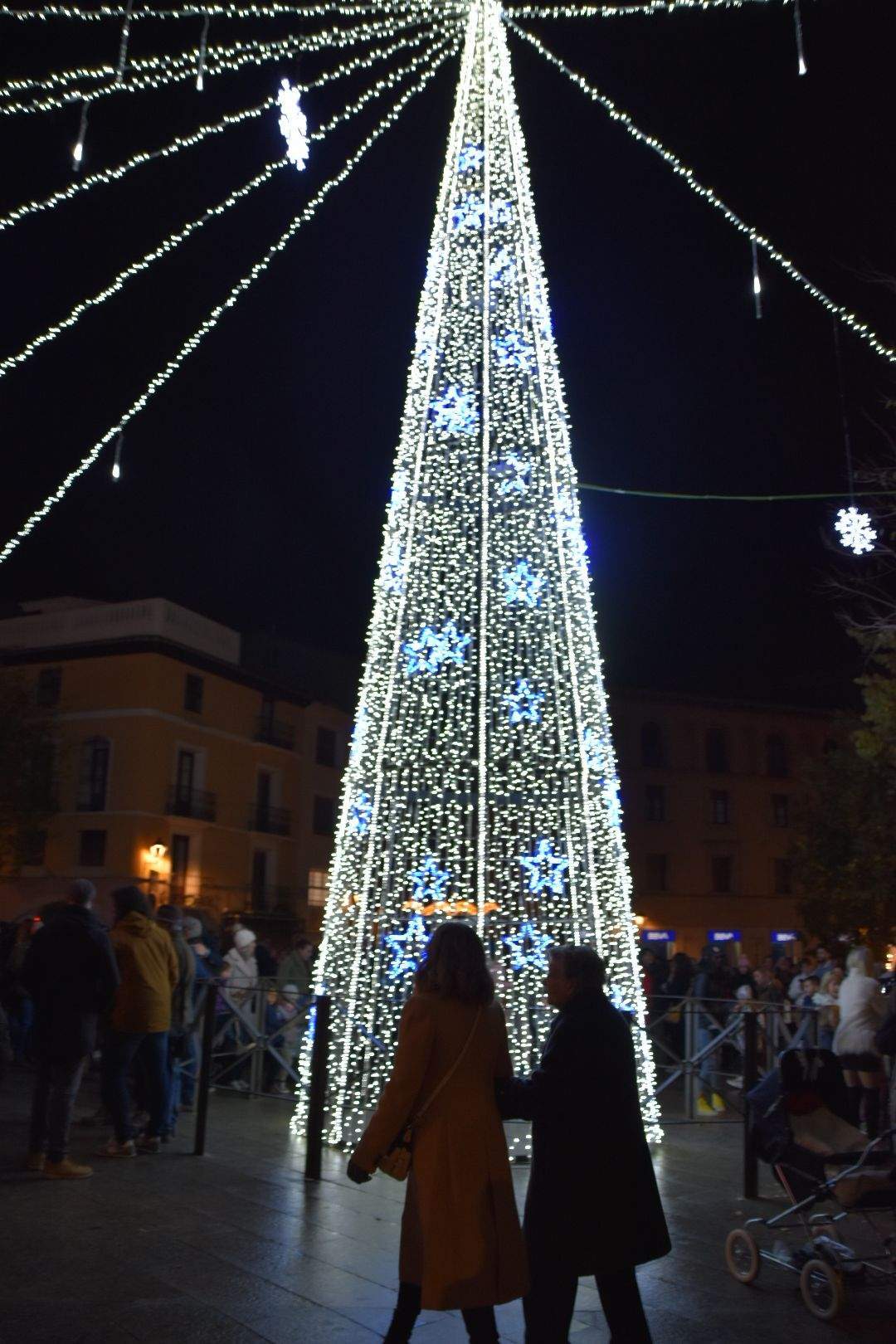 Encendido navideño en Monzón 
