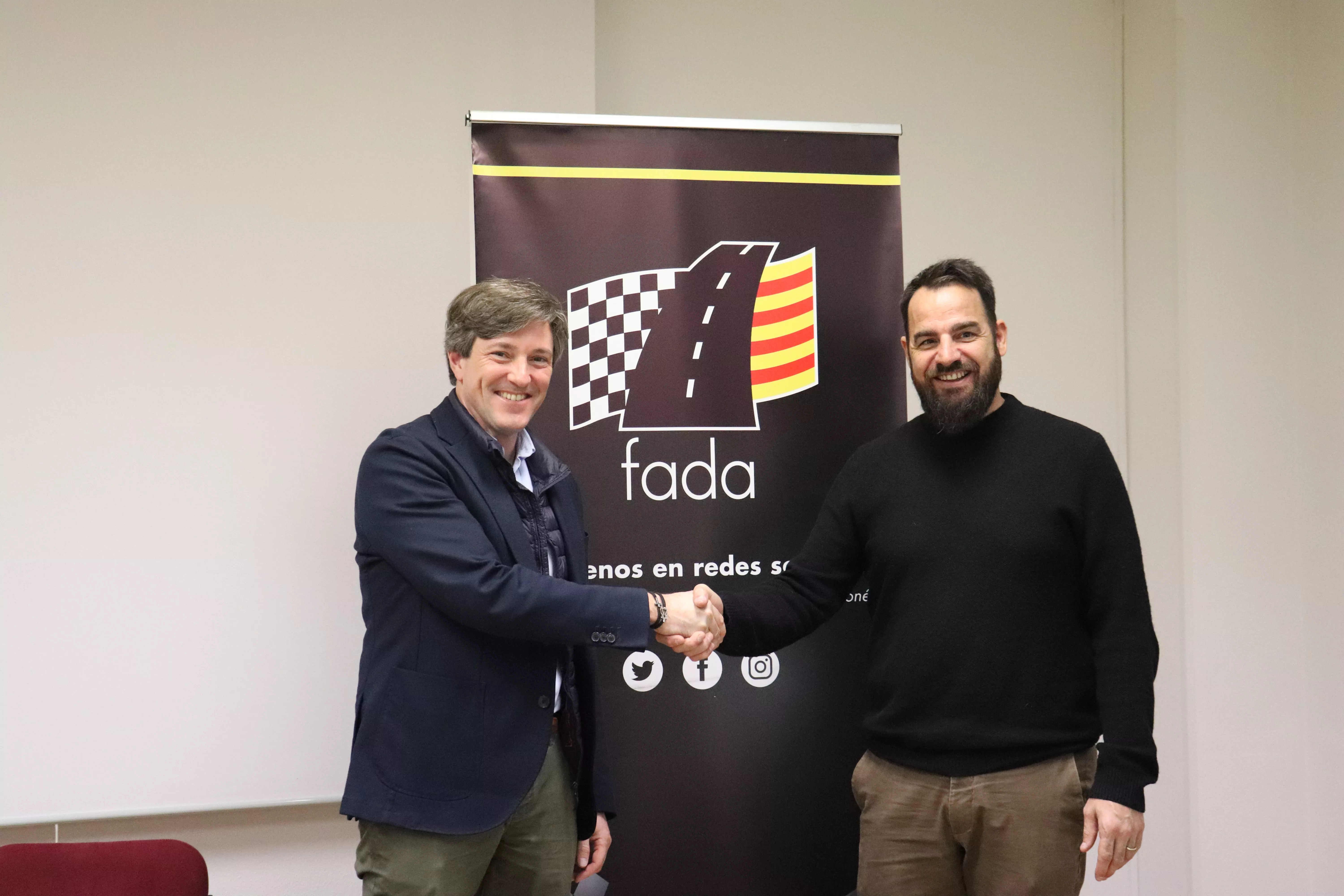 Themis López (derecha) toma el relevo de Ánchel Echegoyen en la presidencia de la FAA