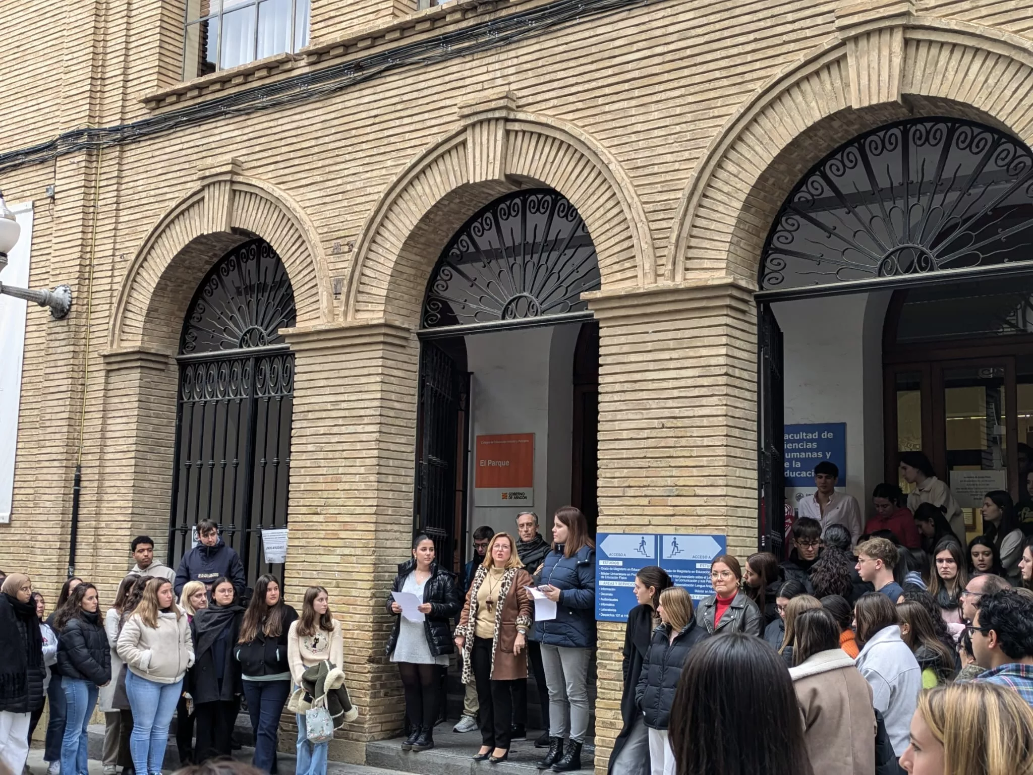 Concentración del alumnado del Campus de Huesca contra la violencia de género.