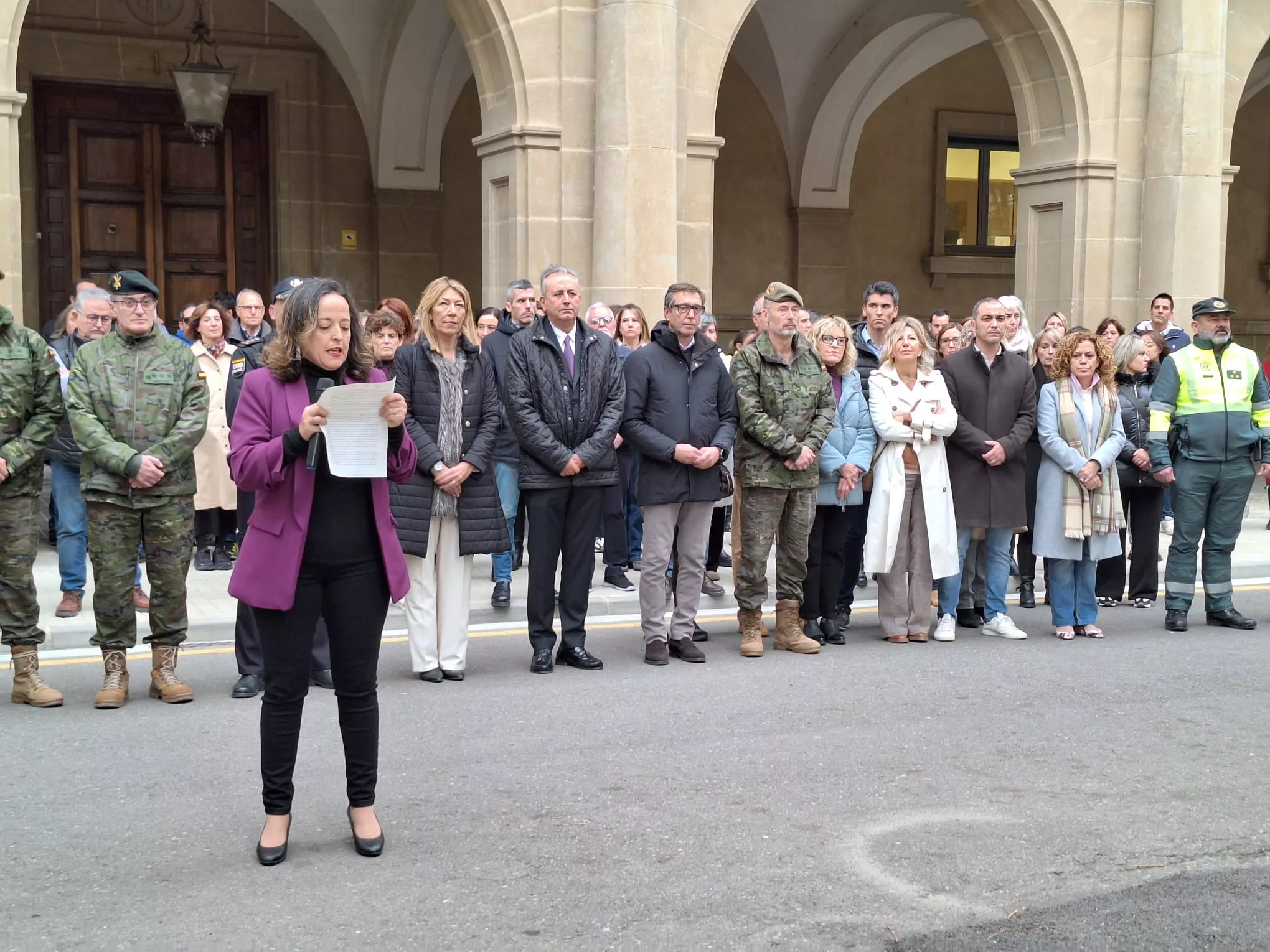Marta García Lanza ha leído el manifiesto del Día Internacional contra la Violencia de Género en la Subdelegación del Gobierno en Huesca.