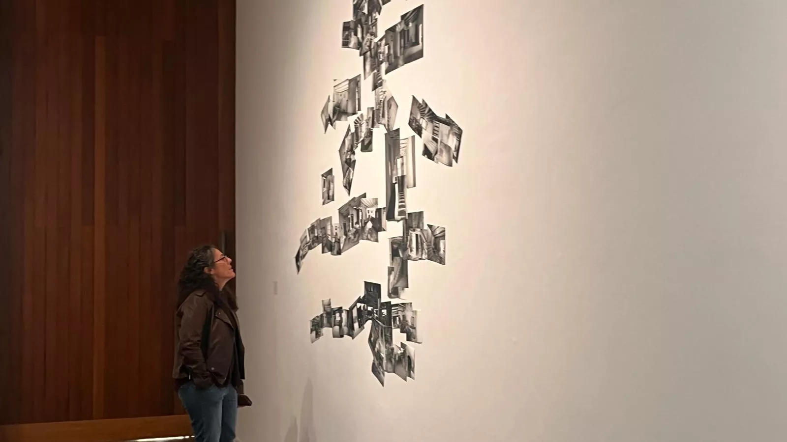 Alumnos y profesores del CPIFP Montearagón han visitado la exposición 'Nuevas maneras de habitar' del CDAN. Foto Mercedes Manterola