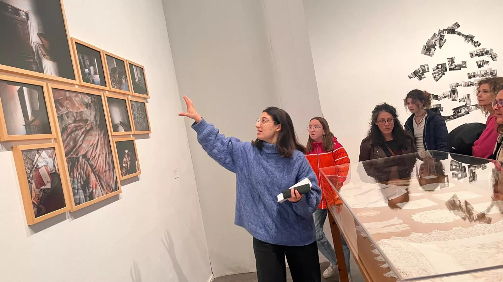 Alumnos y profesores del CPIFP Montearagón han visitado la exposición 'Nuevas maneras de habitar' del CDAN. Foto Mercedes Manterola