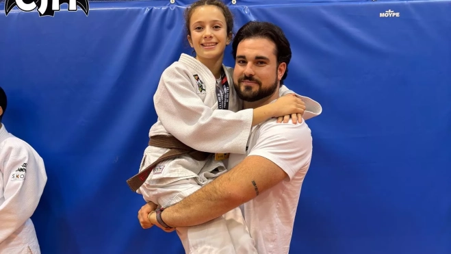 Elena Maza, celebra el campeonato logrado en Getafe. Elena Maza, celebra el campeonato logrado en Getafe.