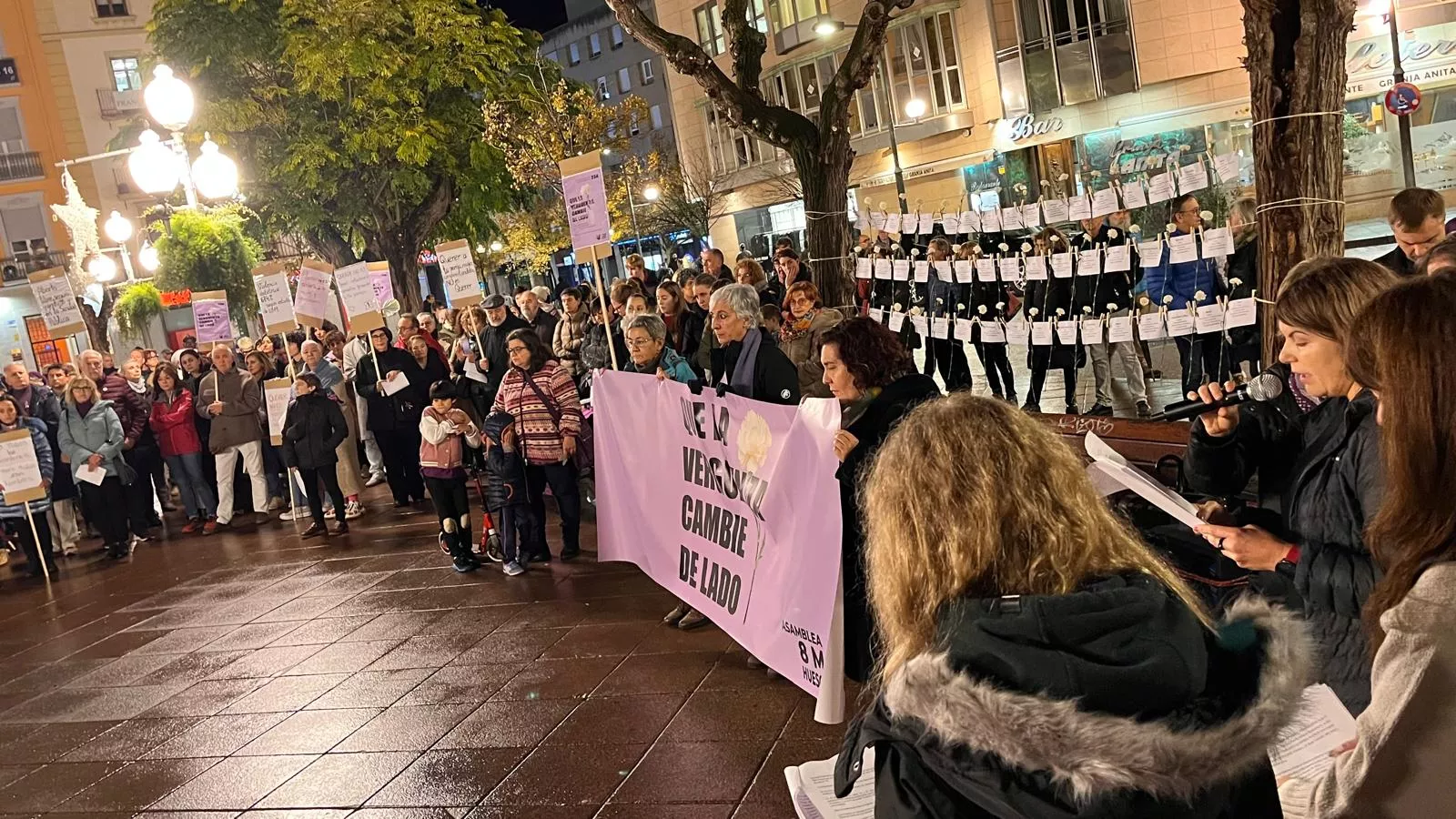 Clamor en Huesca contra la violencia de género. Foto Mercedes Manterola