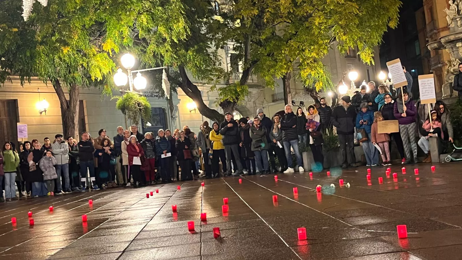 Concentración en Huesca en el Día Internacional para la Eliminación de la Violencia contra las Mujeres. Foto Mercedes Manterola