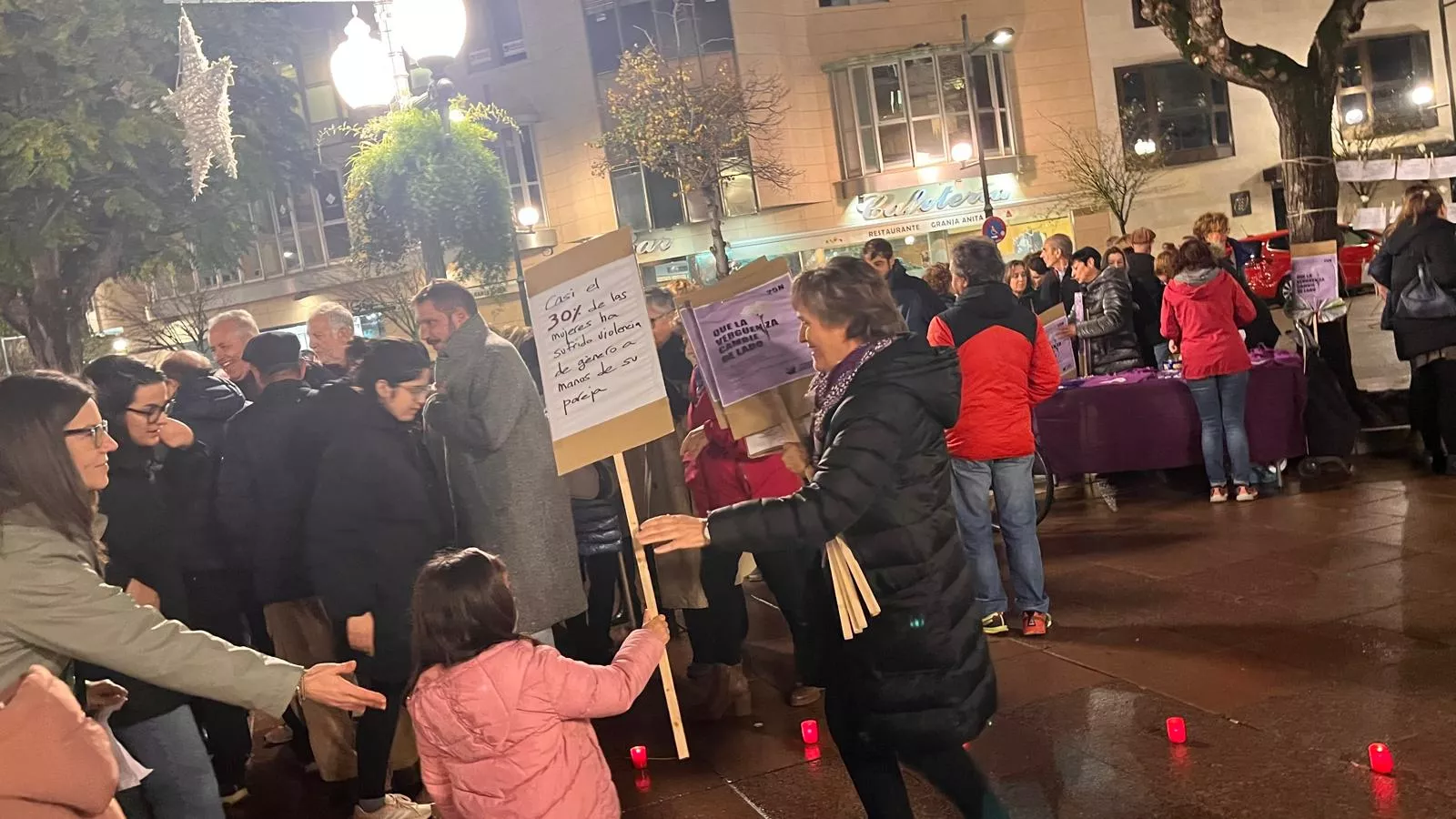 Concentración en Huesca en el Día Internacional para la Eliminación de la Violencia contra las Mujeres. Foto Mercedes Manterola