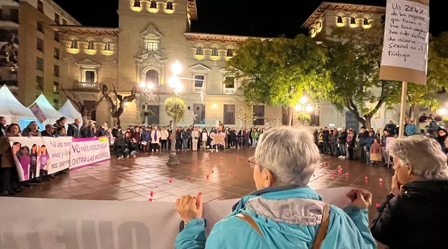 Concentración en Huesca en el Día Internacional para la Eliminación de la Violencia contra las Mujeres. Foto Mercedes Manterola