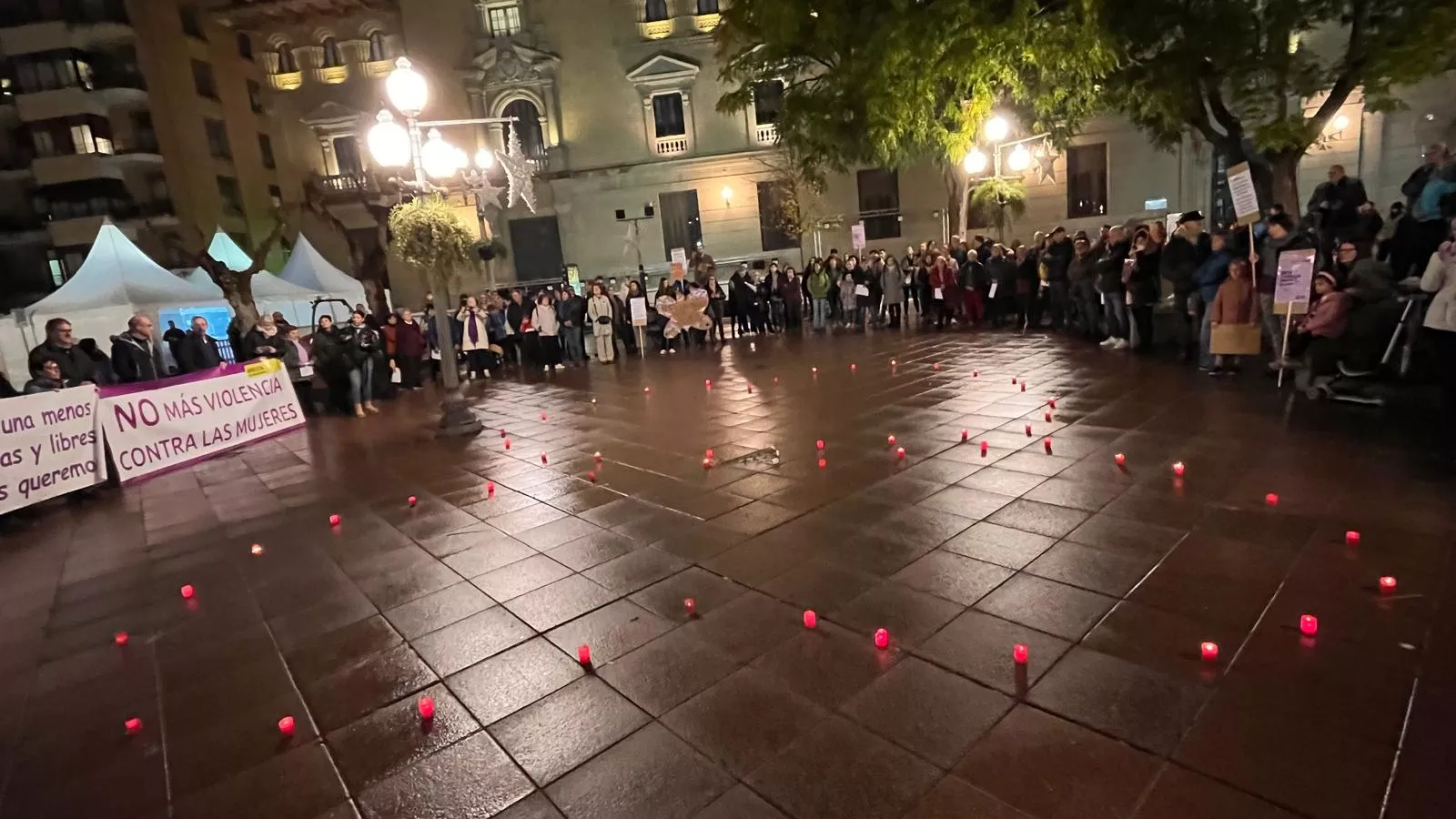 Concentración en Huesca en el Día Internacional para la Eliminación de la Violencia contra las Mujeres. Foto Mercedes Manterola