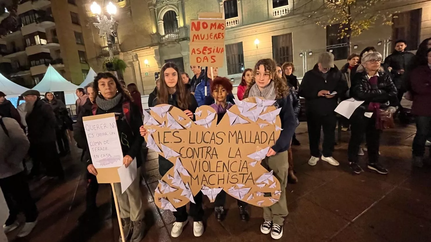 Concentración en Huesca en el Día Internacional para la Eliminación de la Violencia contra las Mujeres. Foto Mercedes Manterola