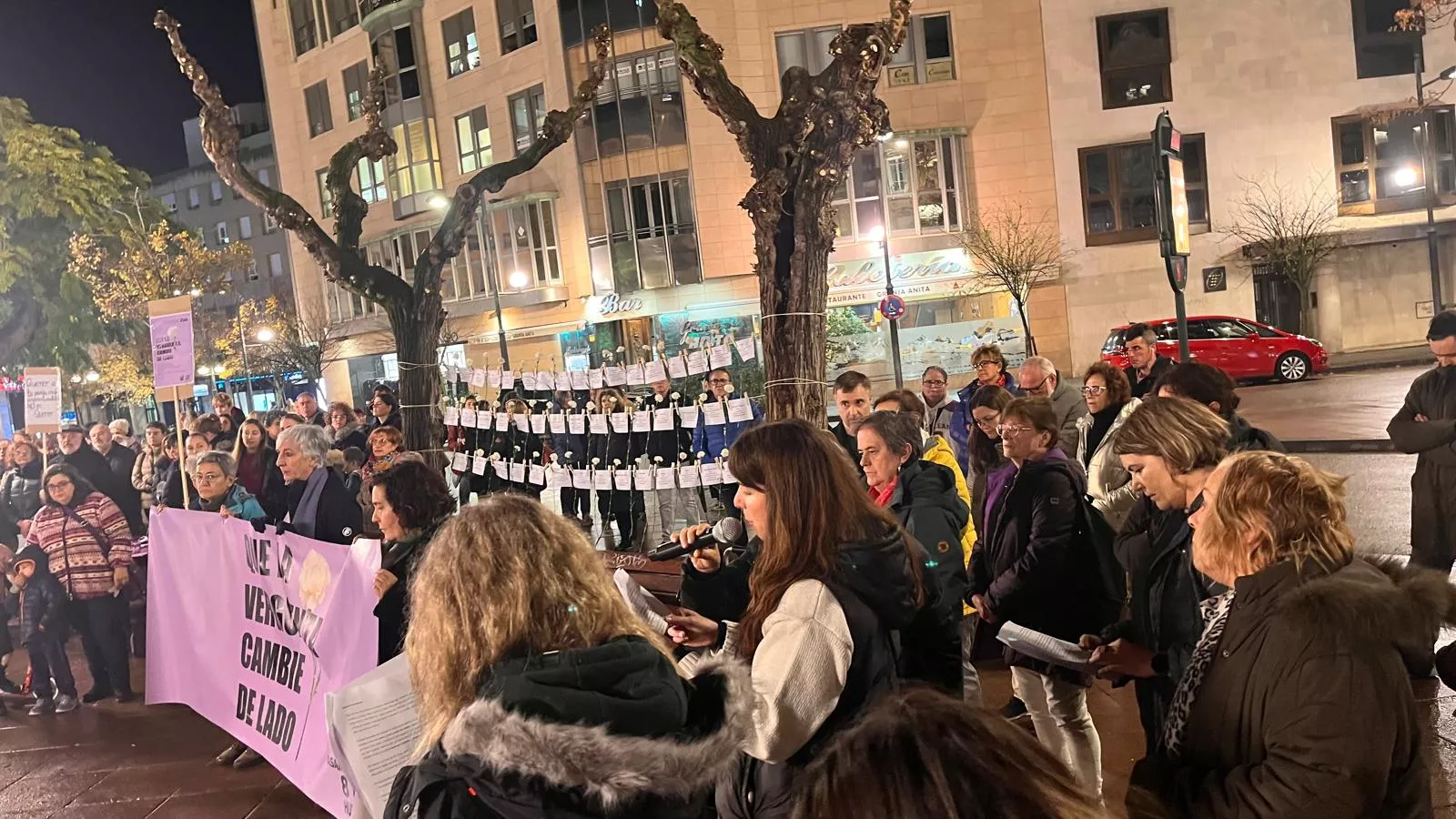Concentración en Huesca en el Día Internacional para la Eliminación de la Violencia contra las Mujeres. Foto Mercedes Manterola