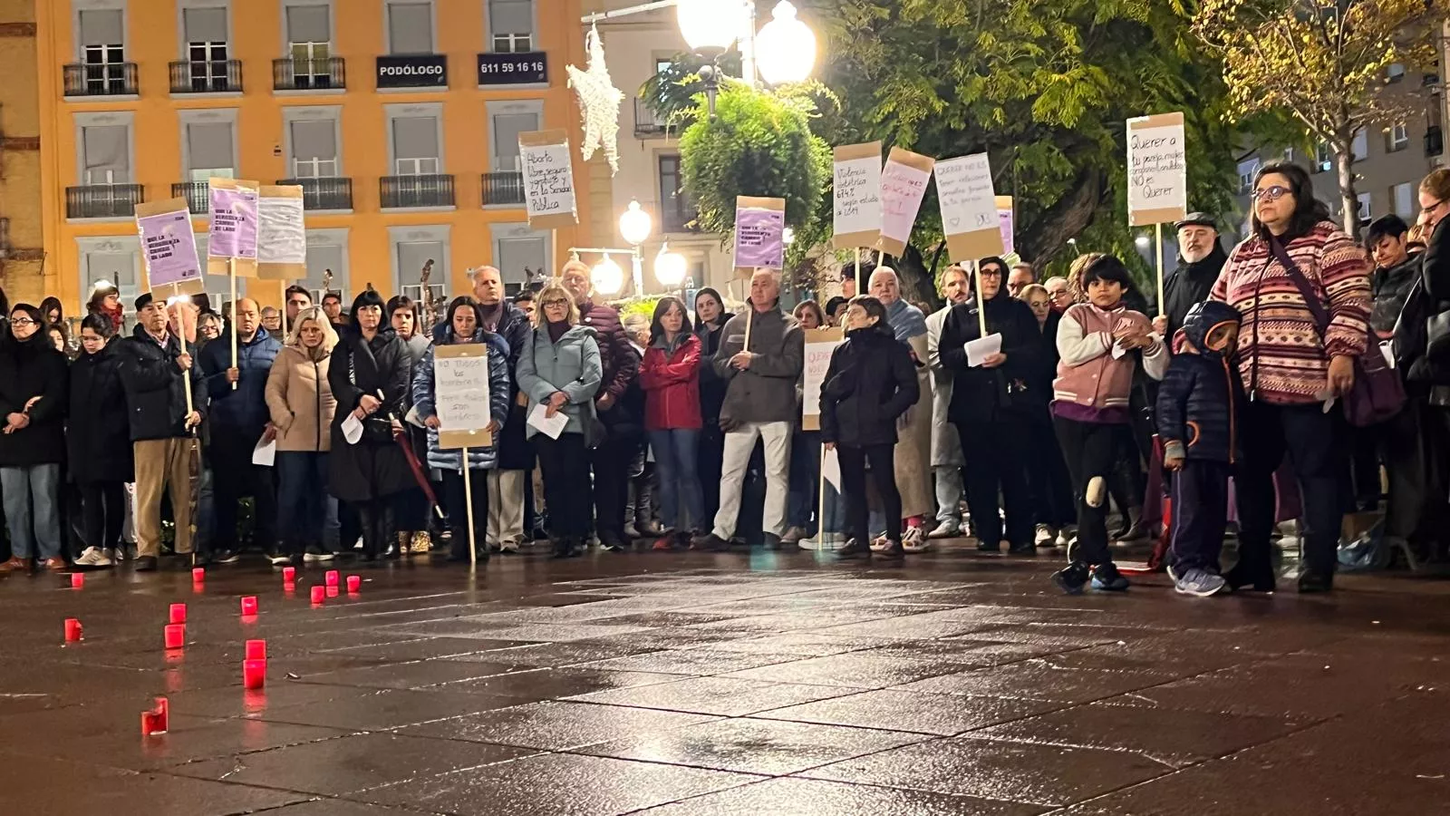 Concentración en Huesca en el Día Internacional para la Eliminación de la Violencia contra las Mujeres. Foto Mercedes Manterola