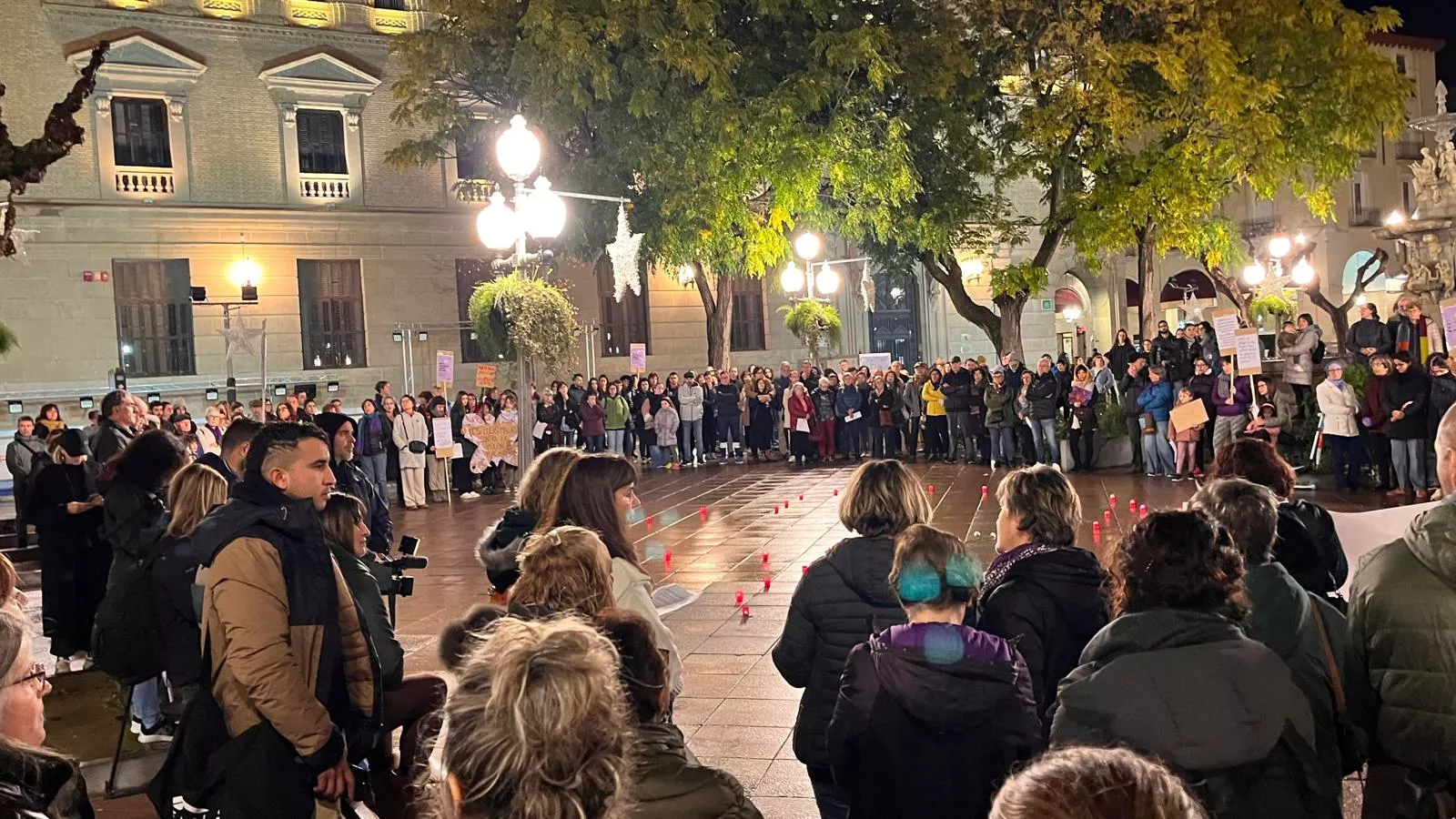 Concentración en Huesca en el Día Internacional para la Eliminación de la Violencia contra las Mujeres. Foto Mercedes Manterola