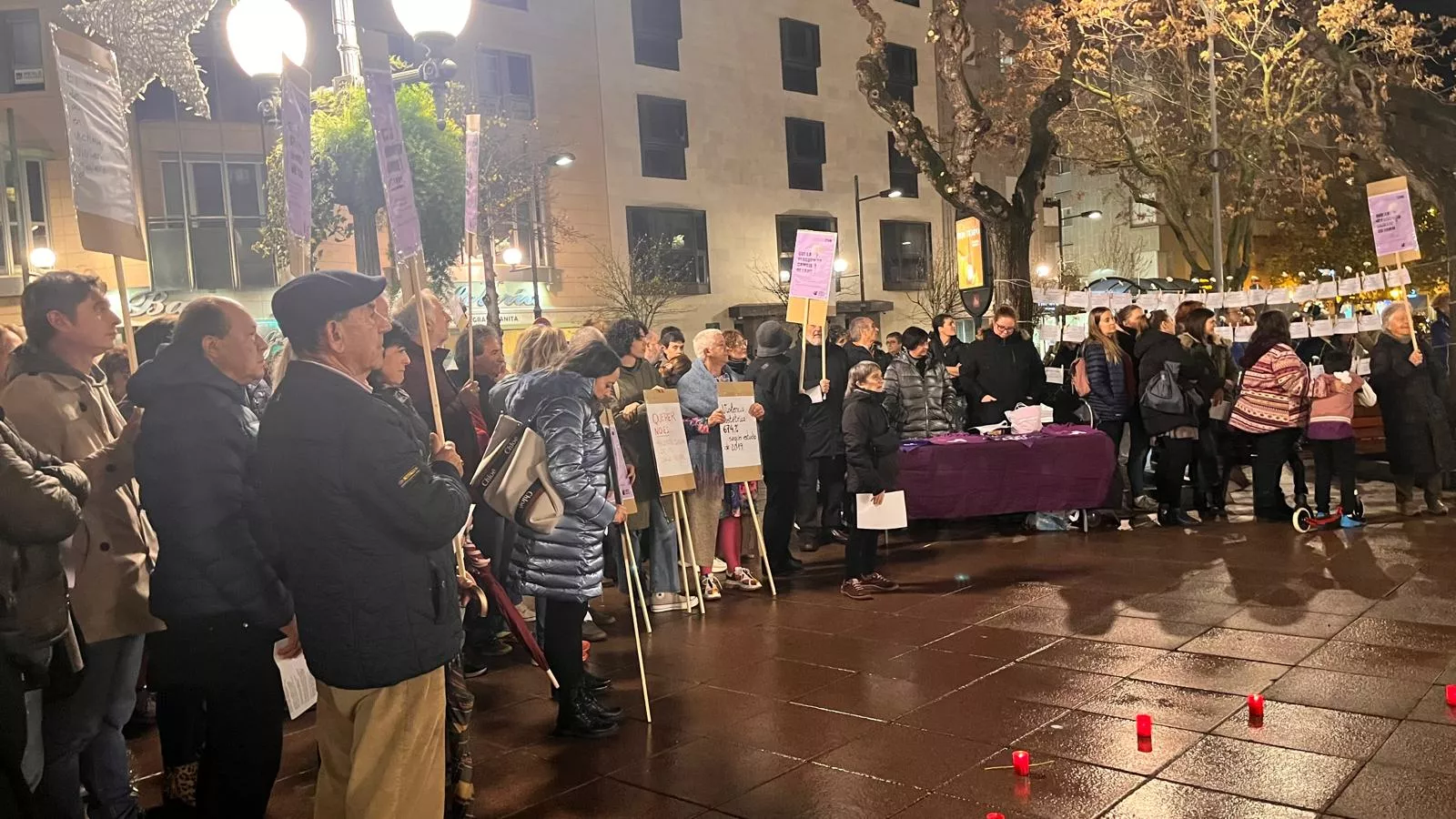 Concentración en Huesca en el Día Internacional para la Eliminación de la Violencia contra las Mujeres. Foto Mercedes Manterola