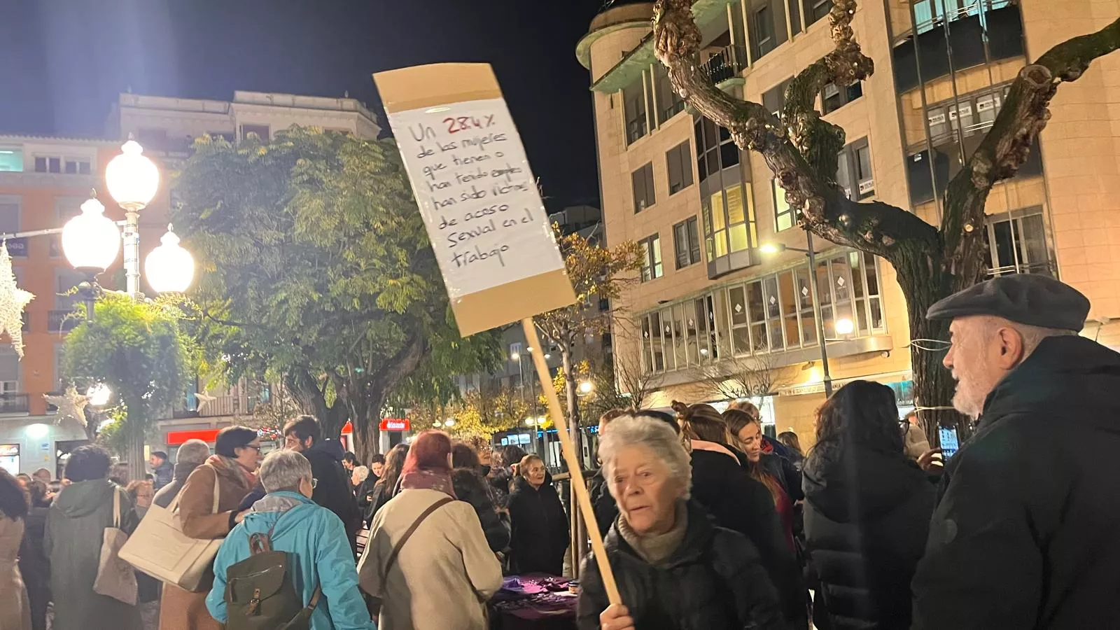 Concentración en Huesca en el Día Internacional para la Eliminación de la Violencia contra las Mujeres. Foto Mercedes Manterola