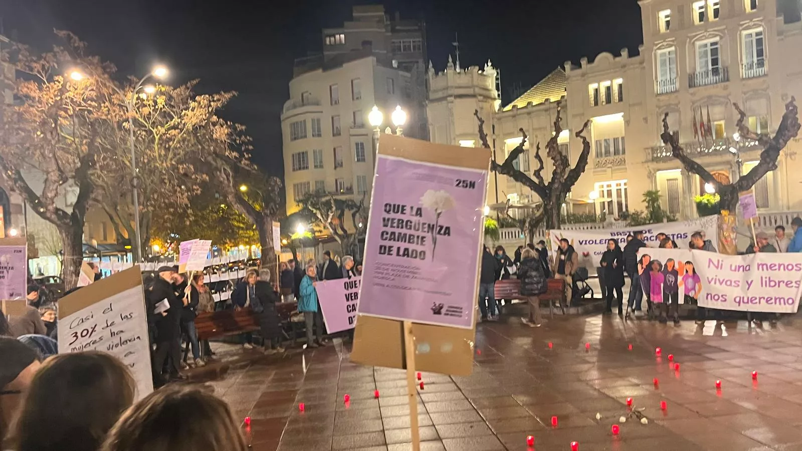 Concentración en Huesca en el Día Internacional para la Eliminación de la Violencia contra las Mujeres. Foto Mercedes Manterola