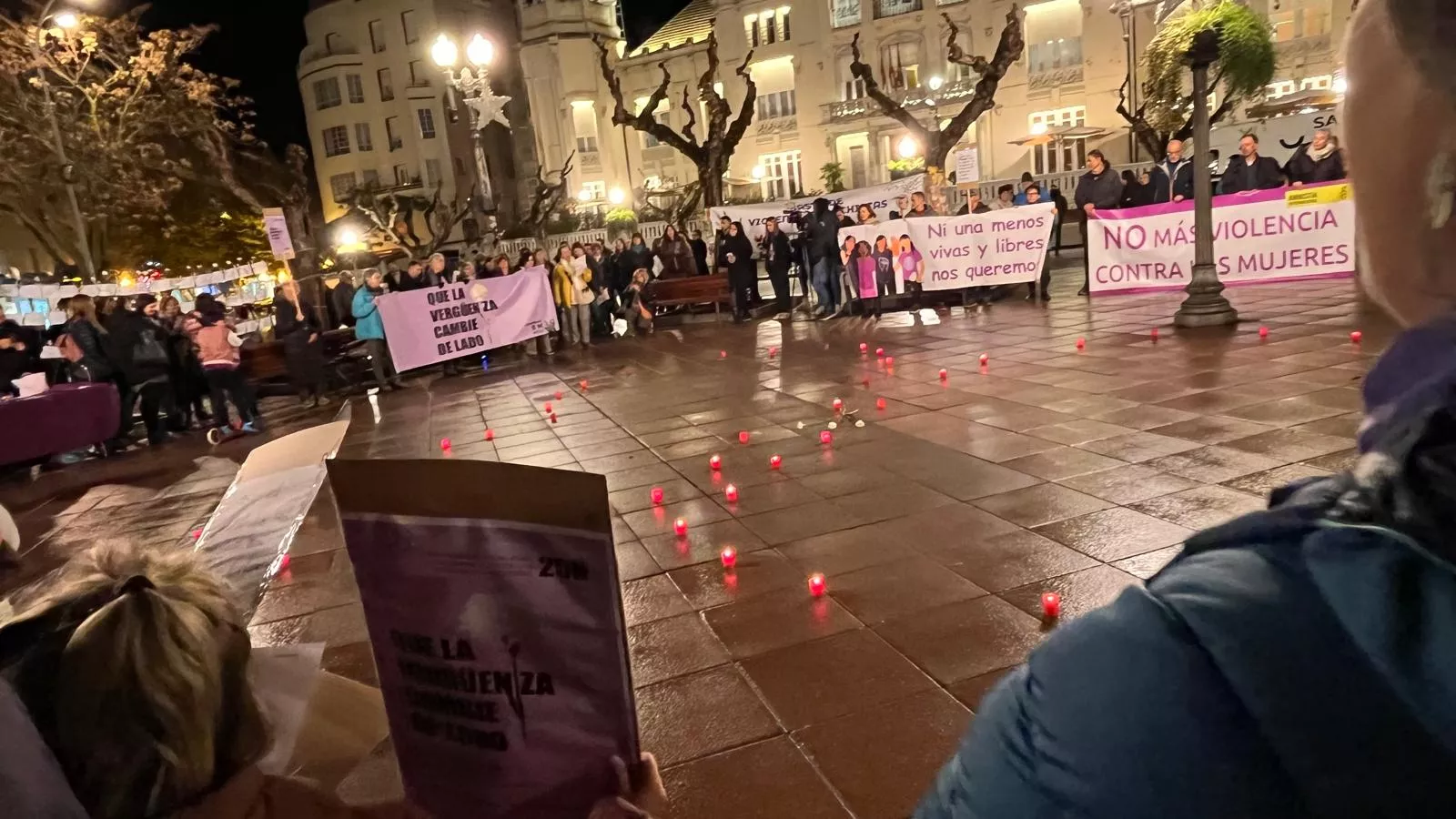 Concentración en Huesca en el Día Internacional para la Eliminación de la Violencia contra las Mujeres. Foto Mercedes Manterola