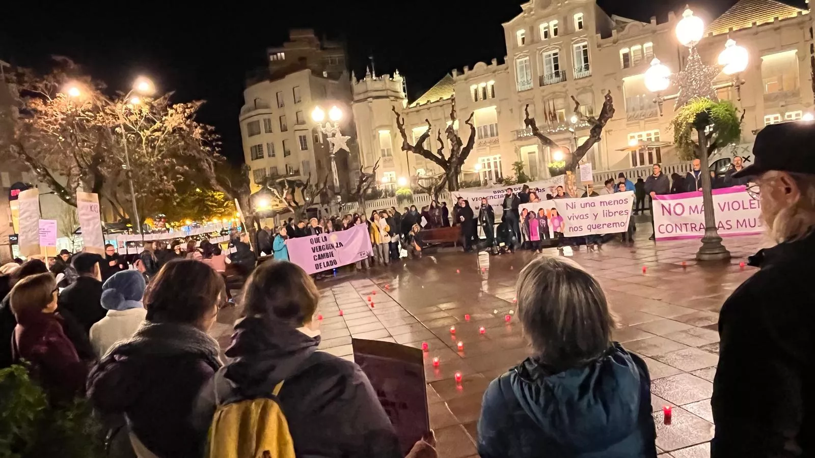 Concentración en Huesca en el Día Internacional para la Eliminación de la Violencia contra las Mujeres. Foto Mercedes Manterola