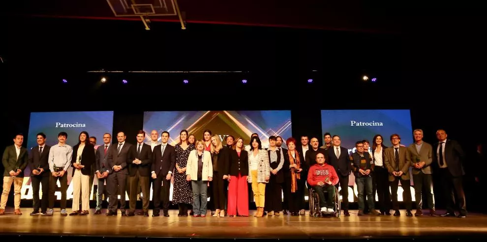 Foto de familia de los premiados en la Gala.