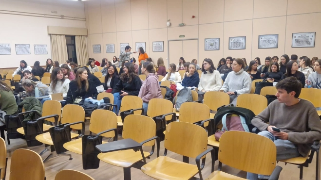 El aula ha comenzado a llenarse para asistir a la última sesión de las jornadas. Foto Myriam Martínez El aula ha comenzado a llenarse para asistir a la última sesión de las jornadas. Foto Myriam Martínez