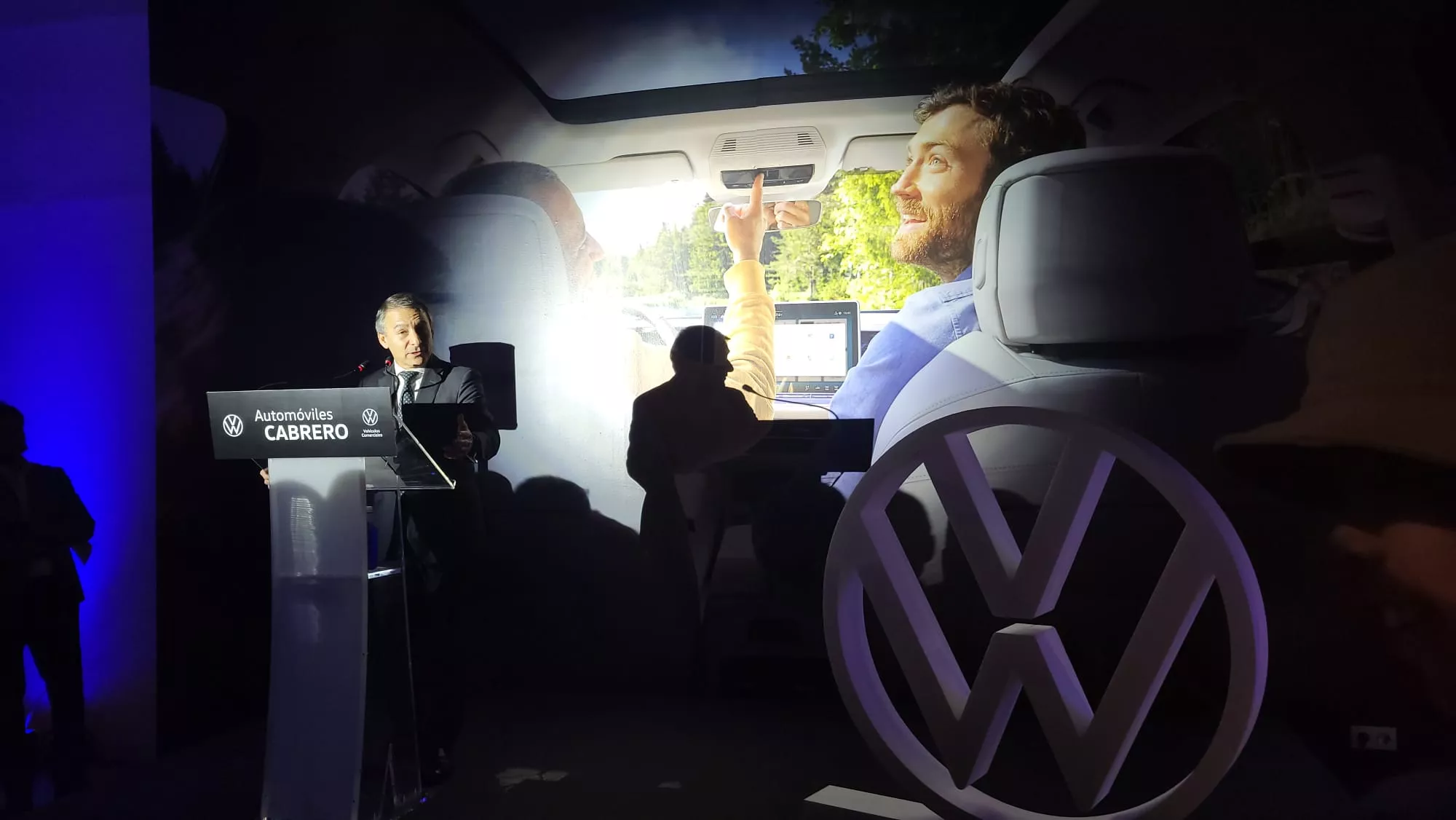 Inauguración de las instalaciones de Automóviles Cabrero en Monzón