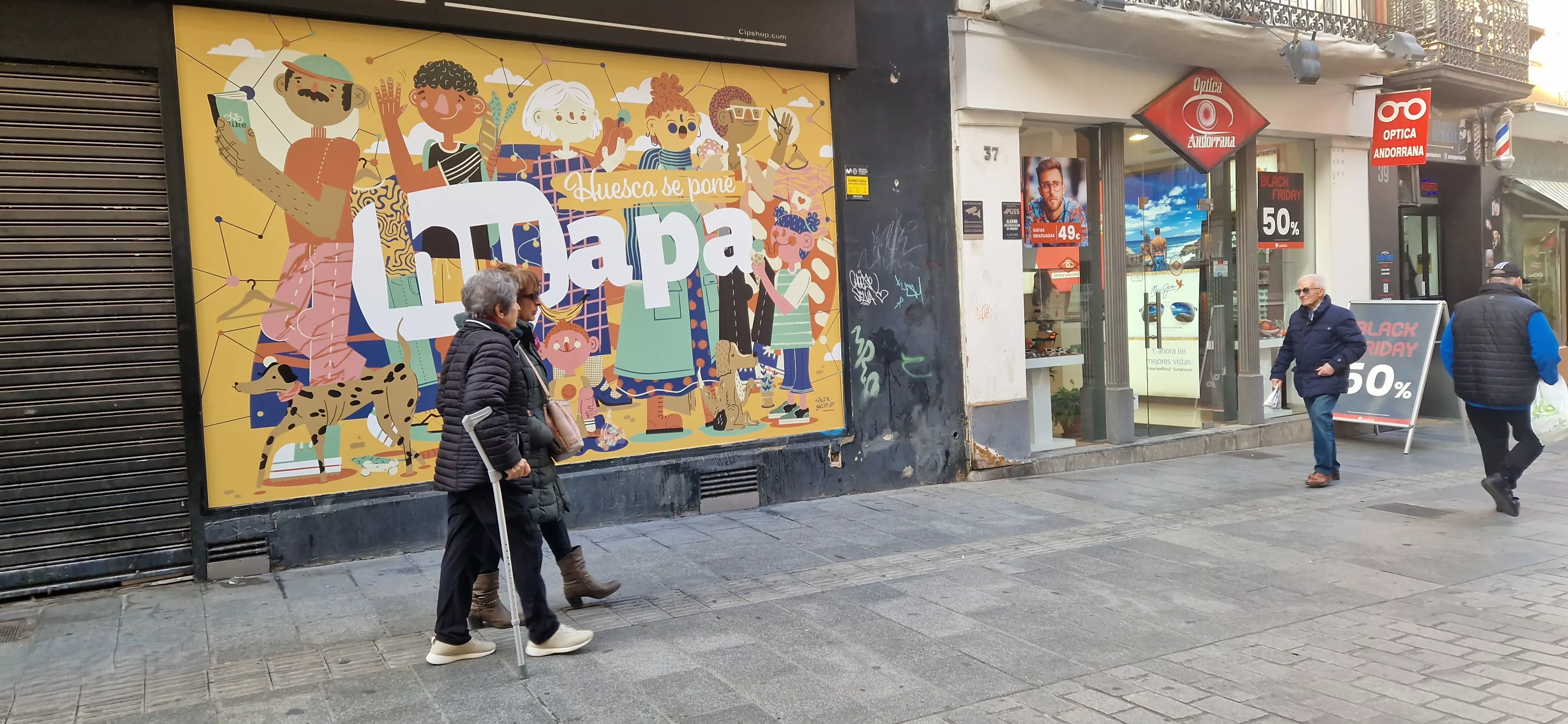 Primera actuación de la campaña “Huapa, Huesca se pone guapa”. Foto Myriam Martínez