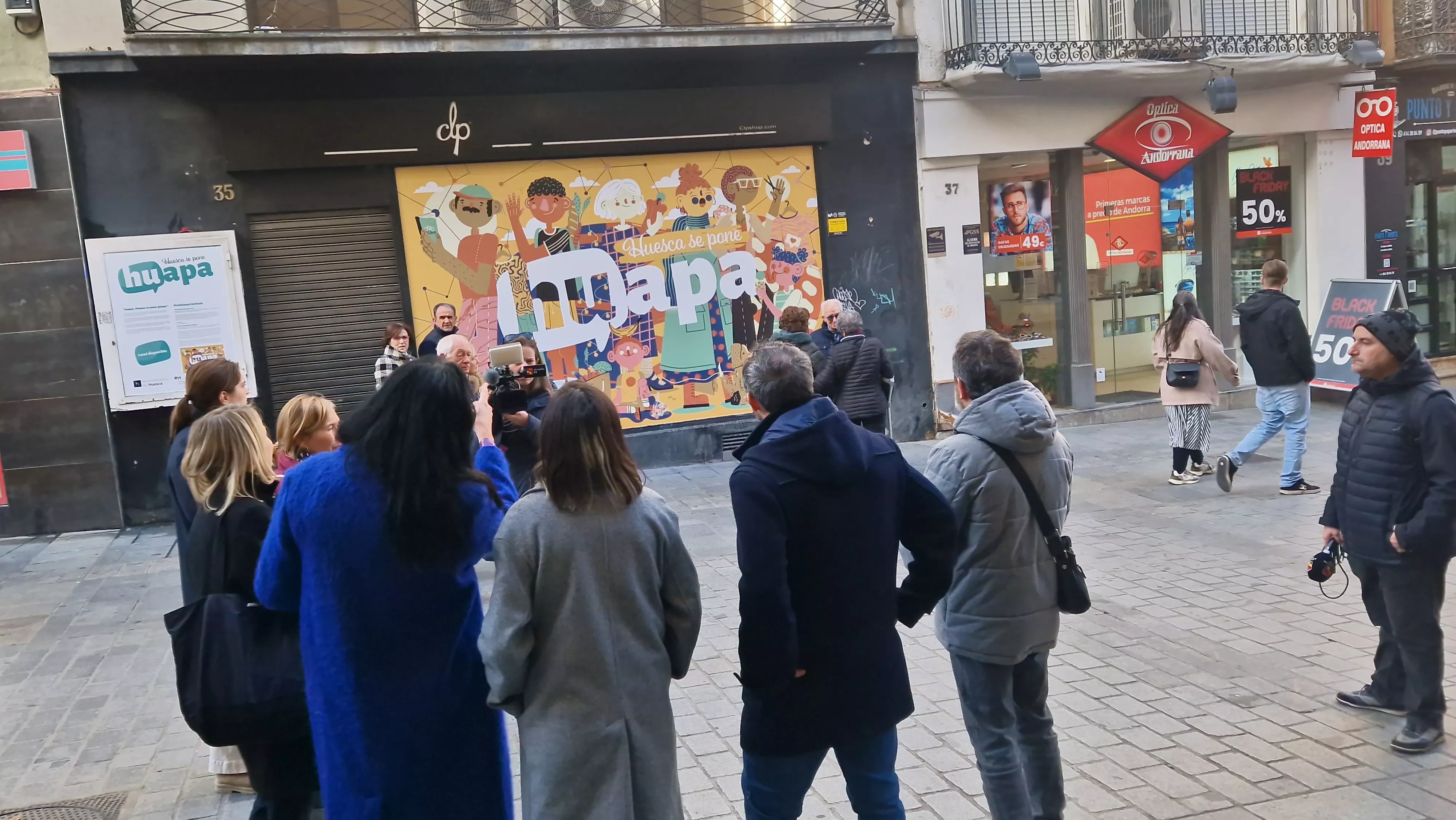 Primera actuación de la campaña “Huapa, Huesca se pone guapa”. Foto Myriam Martínez
