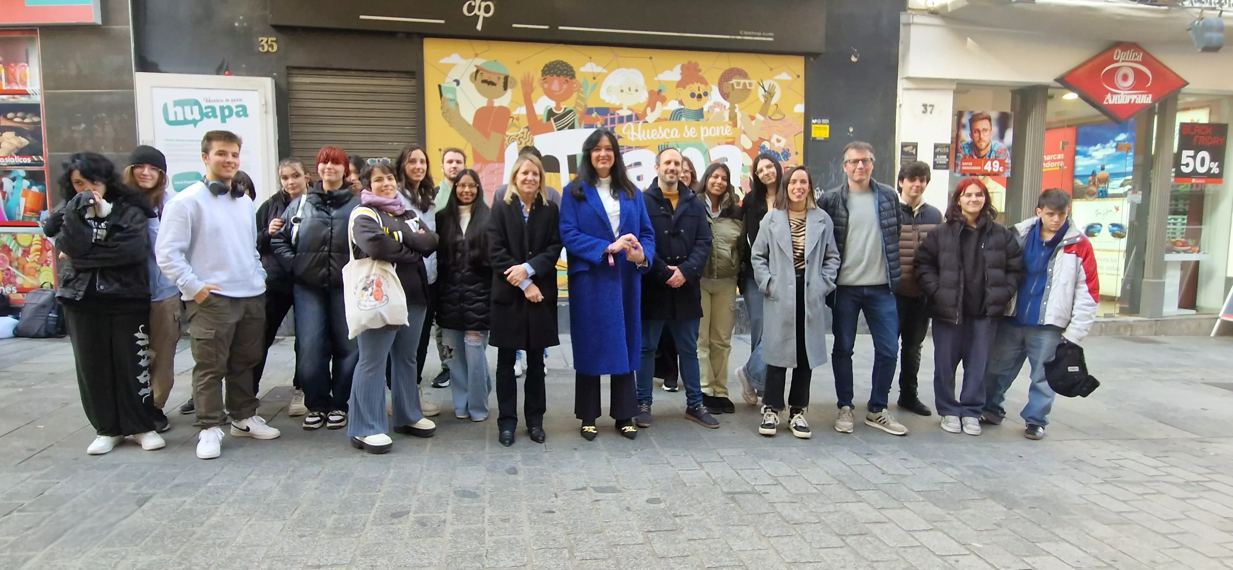 Primera actuación de la campaña “Huapa, Huesca se pone guapa”. Foto Myriam Martínez