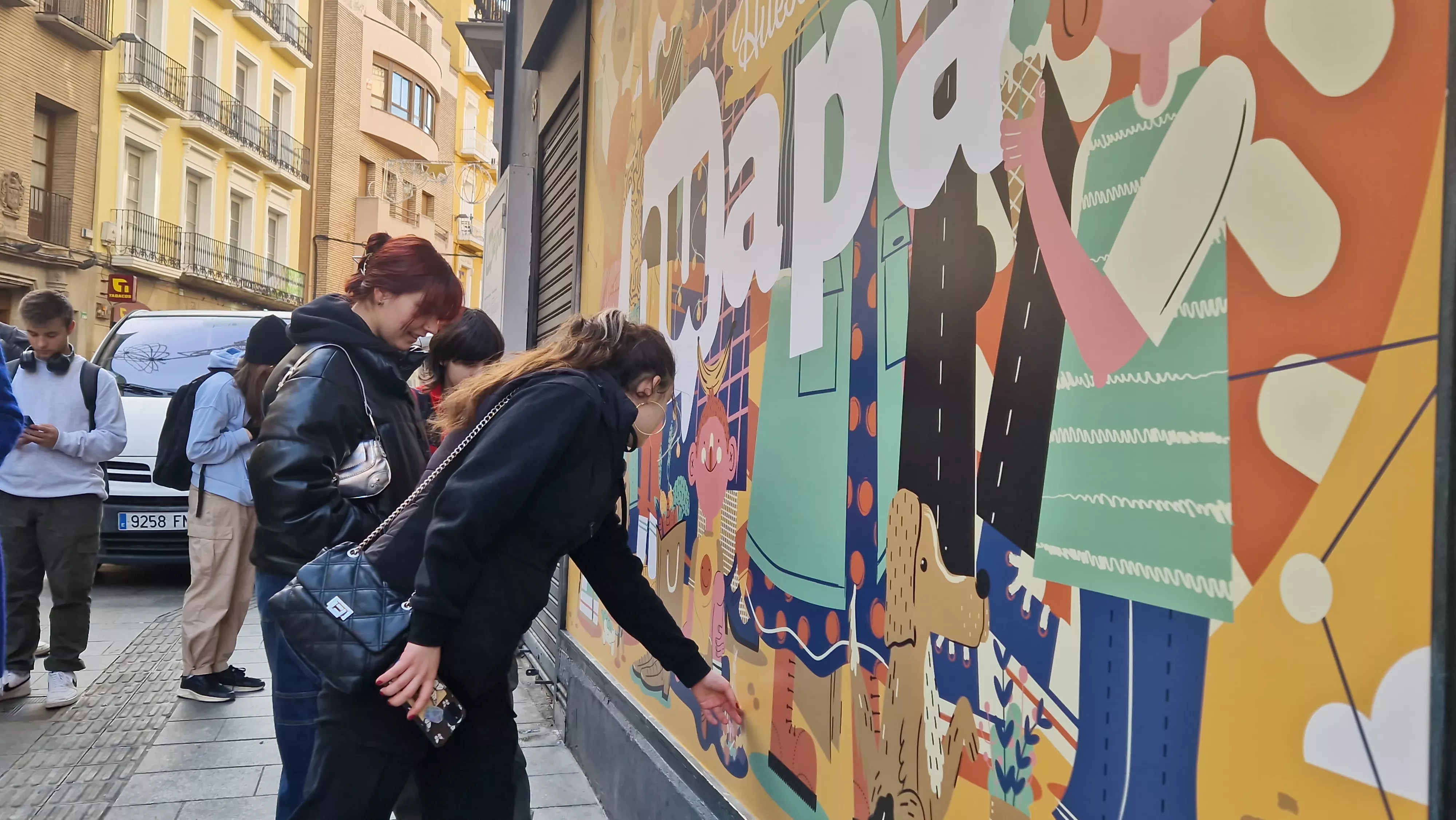 Primera actuación de la campaña “Huapa, Huesca se pone guapa”. Foto Myriam Martínez