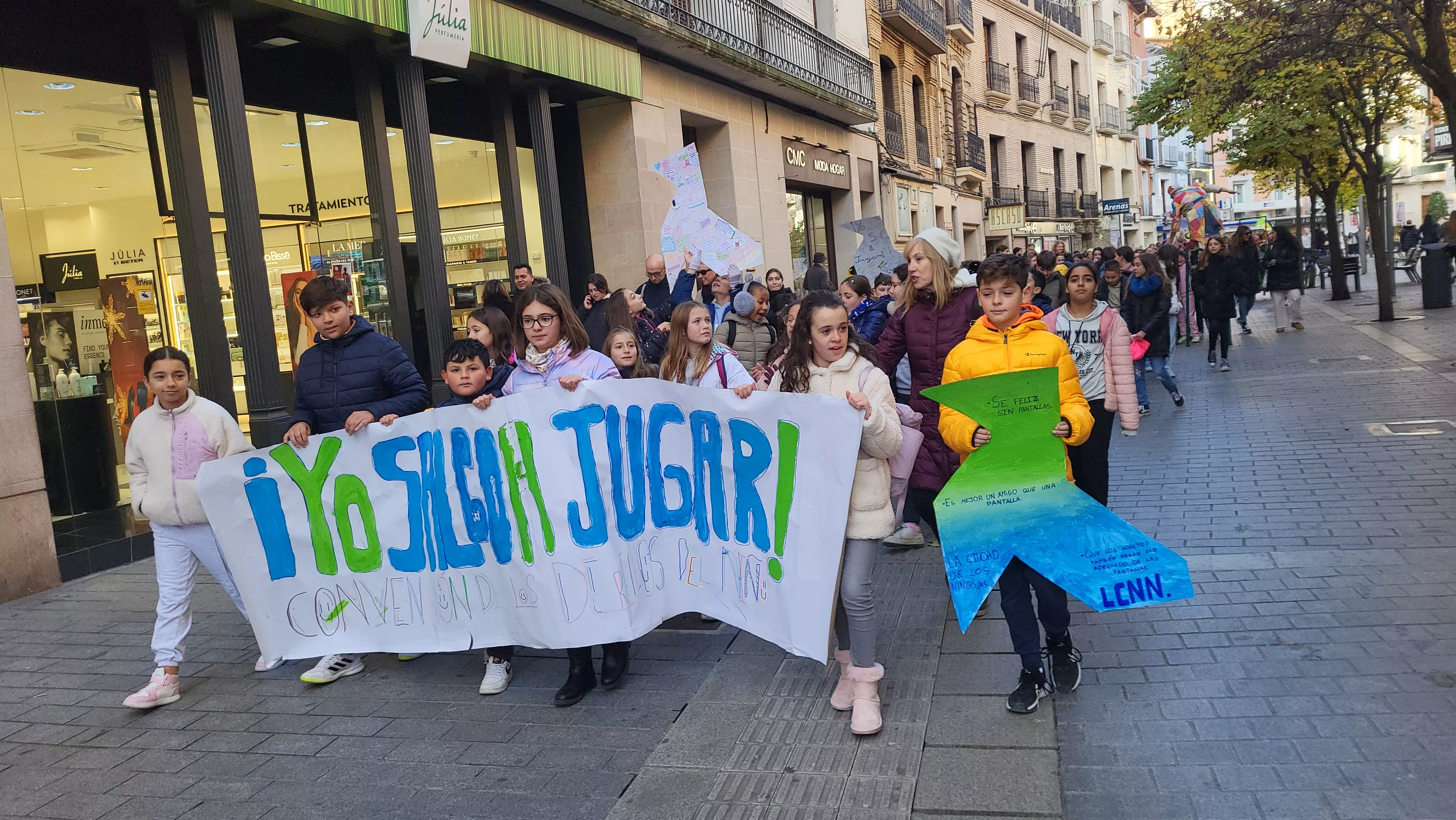 Celebración en Huesca de la jornada de los derechos de las niñas y los niños. Foto Mercedes Manterola