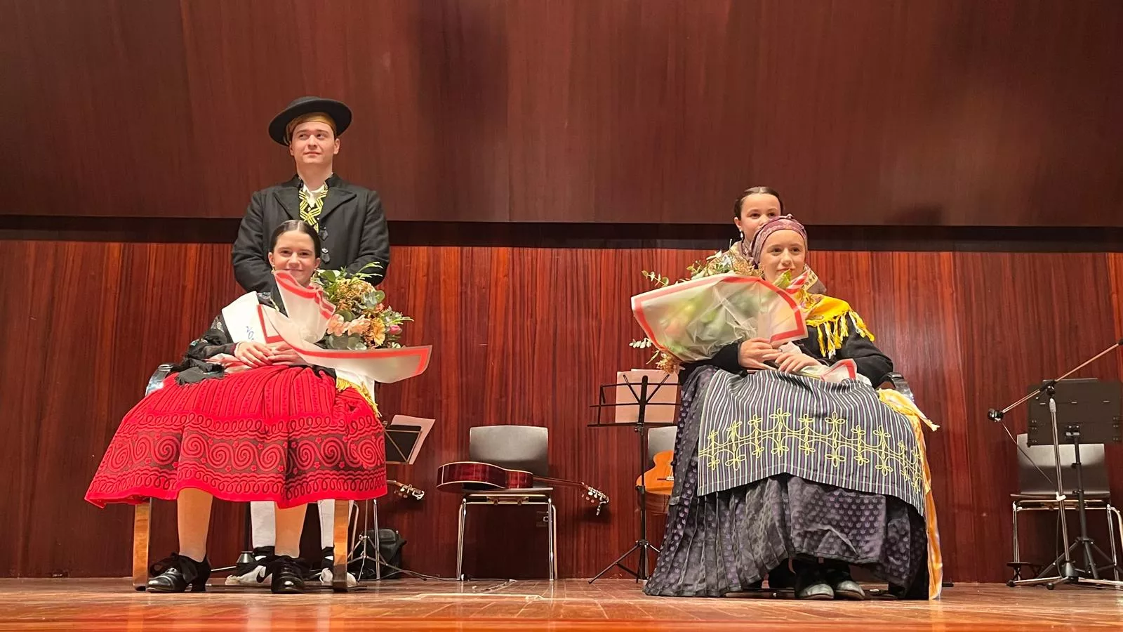 Mairalesas de baile Loreto Uriol y Rocío Belenguer. Foto Mercedes Manterola