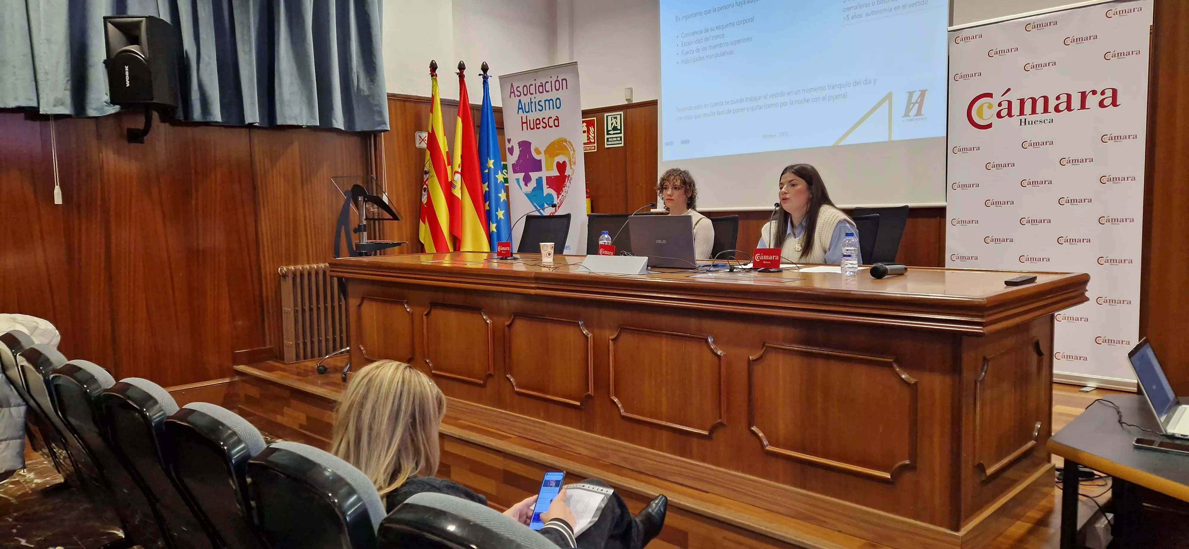 Expertos comparten estrategias para mejorar la calidad de vida de personas con TEA en una jornada formativa. Foto Myriam Martínez. Foto Myriam Martínez