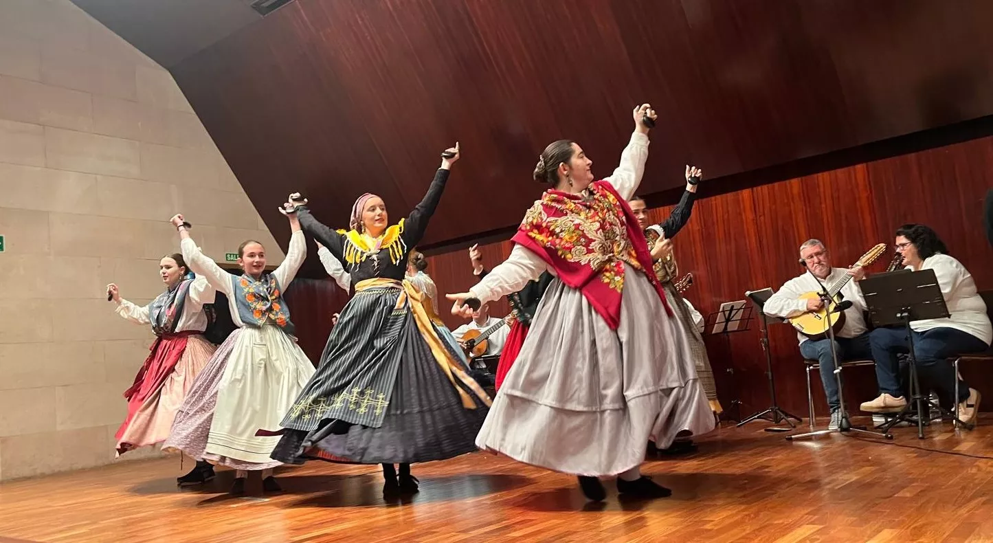 Estirpe de Aragonia celebra con emoción el inicio de sus fiestas con sus nuevas mairalesas. Foto Mercedes Manterola Estirpe de Aragonia celebra con emoción el inicio de sus fiestas con sus nuevas mairalesas. Foto Mercedes Manterola