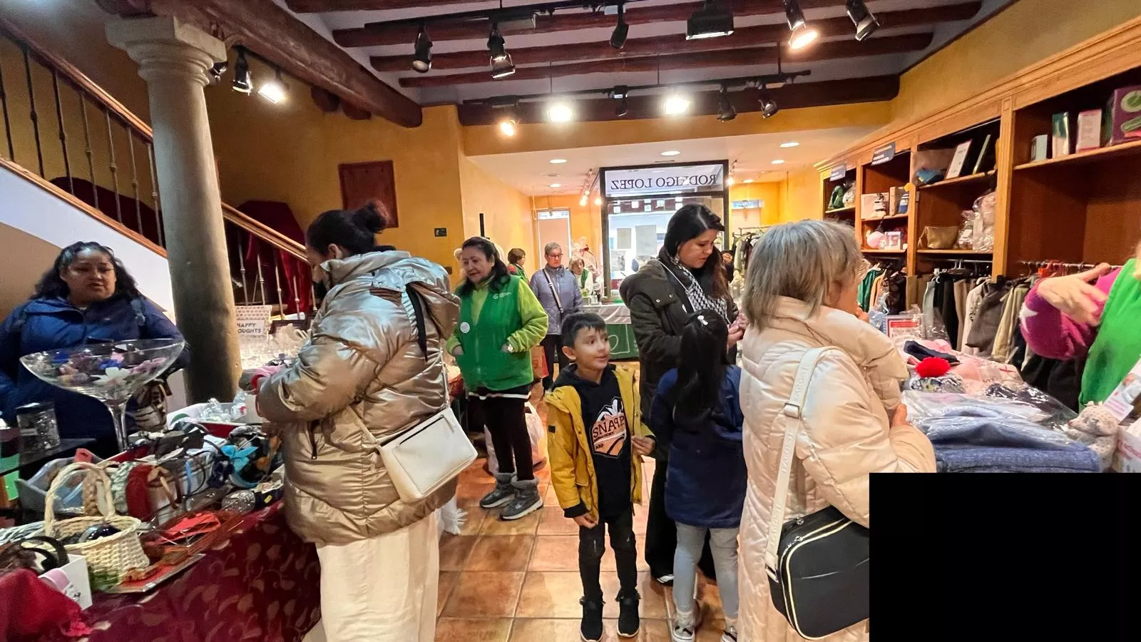 Mercadillo solidario contra el cáncer de Huesca. Foto Mercedes Manterola