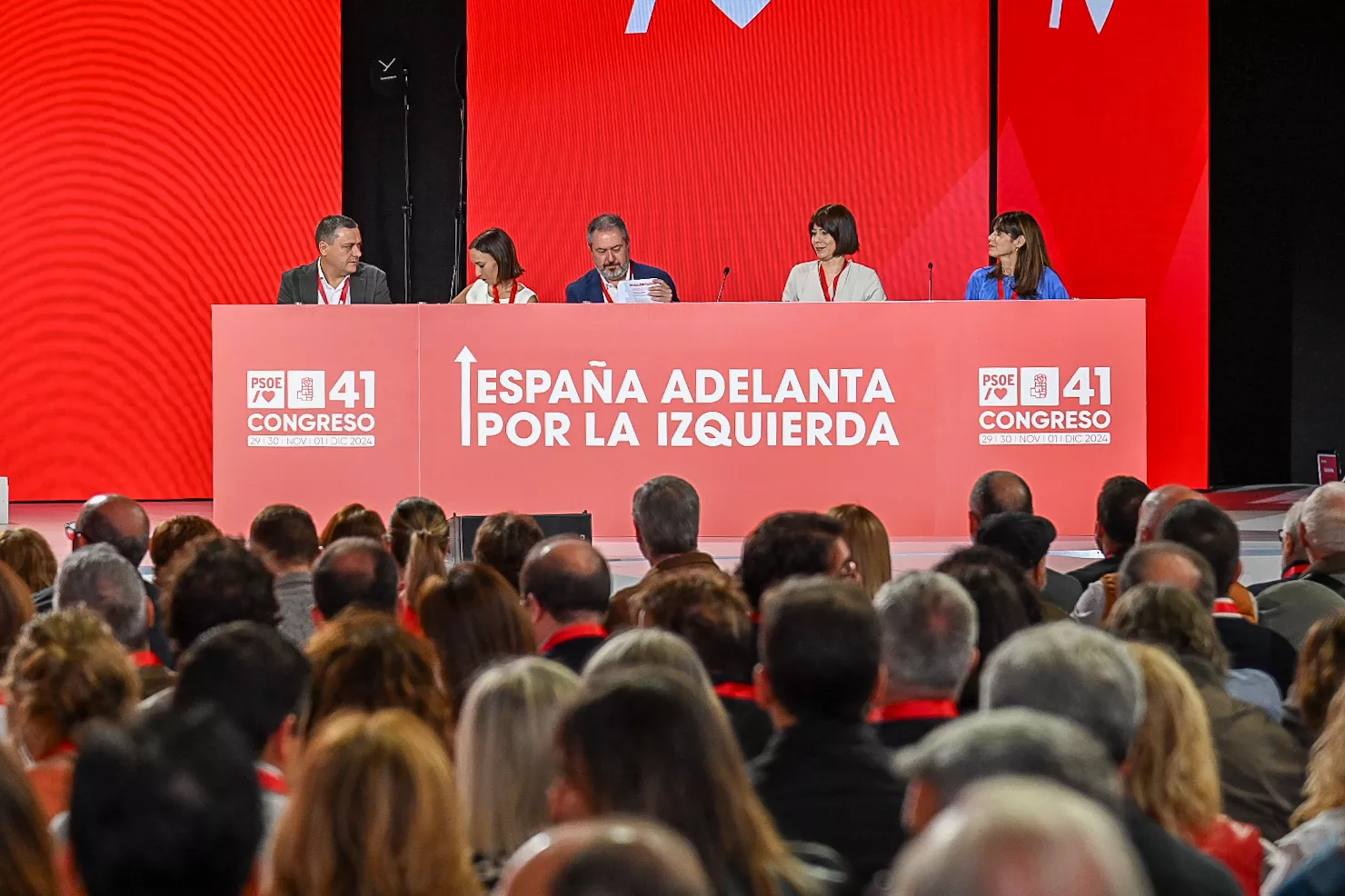 Fernando Sabés en la mesa del 41 Congreso Federal del PSOE.