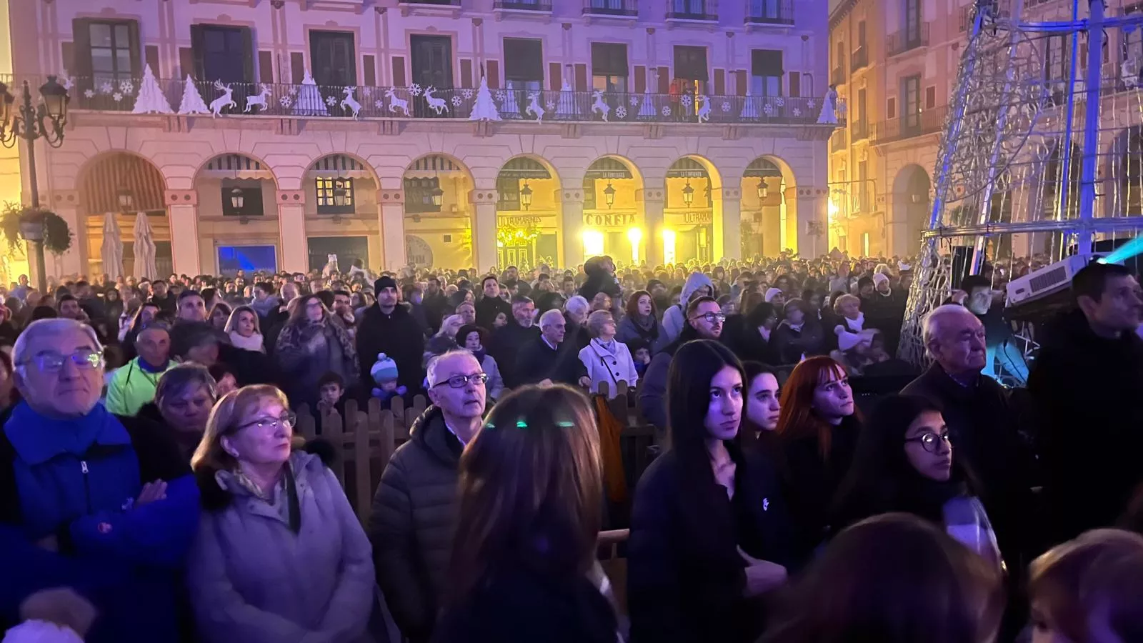 Encendido de la iluminación navideña en Huesca. Foto Mercedes Manterola