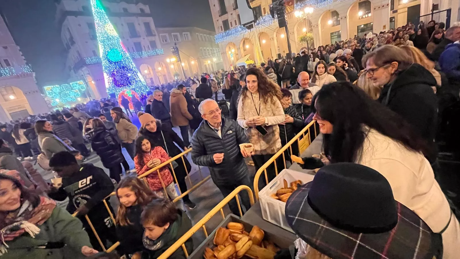 Encendido de la iluminación navideña en Huesca. Foto Mercedes Manterola