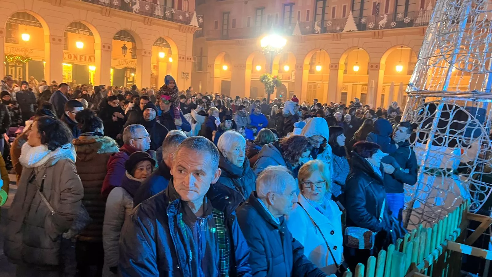 Encendido de la iluminación navideña en Huesca. Foto Mercedes Manterola