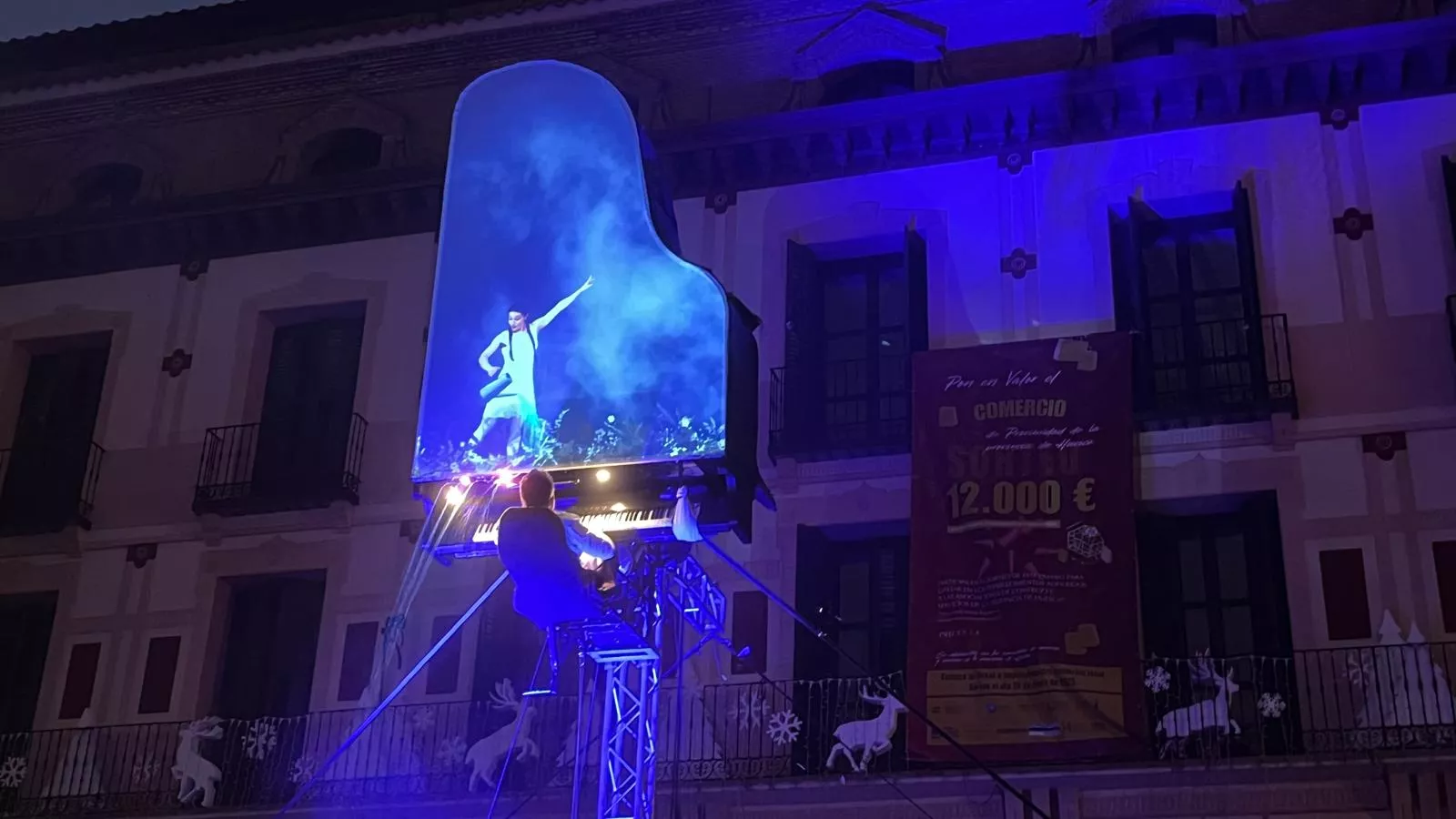 Espectáculo 'Flotados' en el acto de encendido de la iluminación navideña en Huesca. Foto Mercedes Manterola
